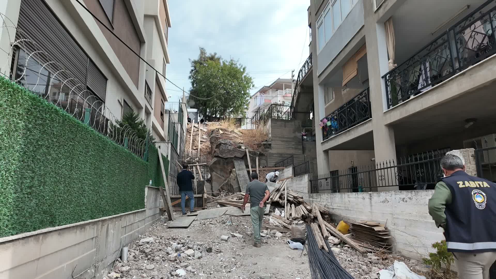 Bornova’da Atatürk Mahallesi’nde ulaşım için çifte hamle