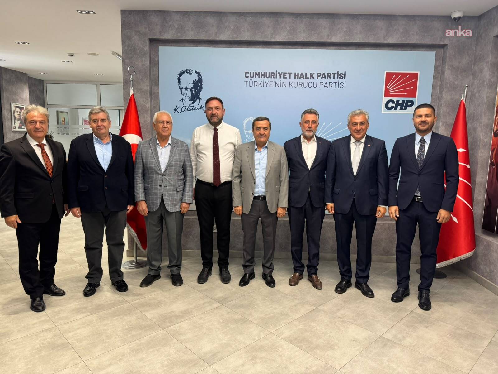 İzmir’de CHP'li eski ilçe belediye başkanları, 30 ilçede saha çalışmasına katılacak