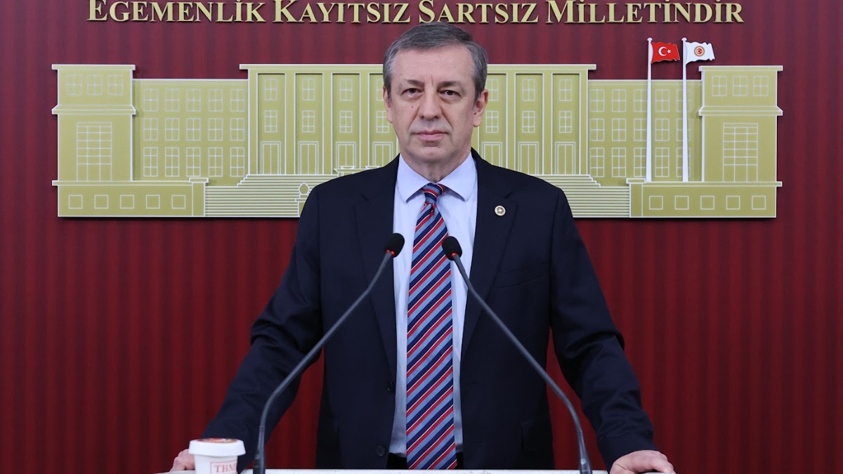 "Türkiye ekonomik, sosyal ve siyasal bir kriz içinde"
