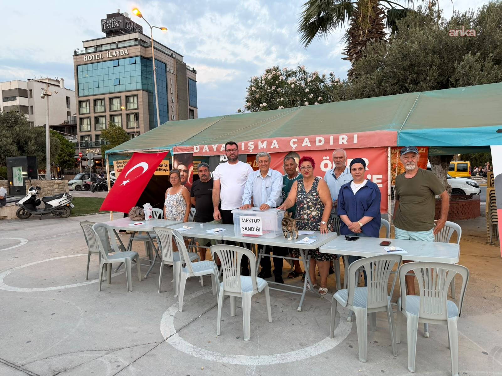 Gazeteci Mustafa Balbay, Kuşadası'nda okurlarıyla buluştu
