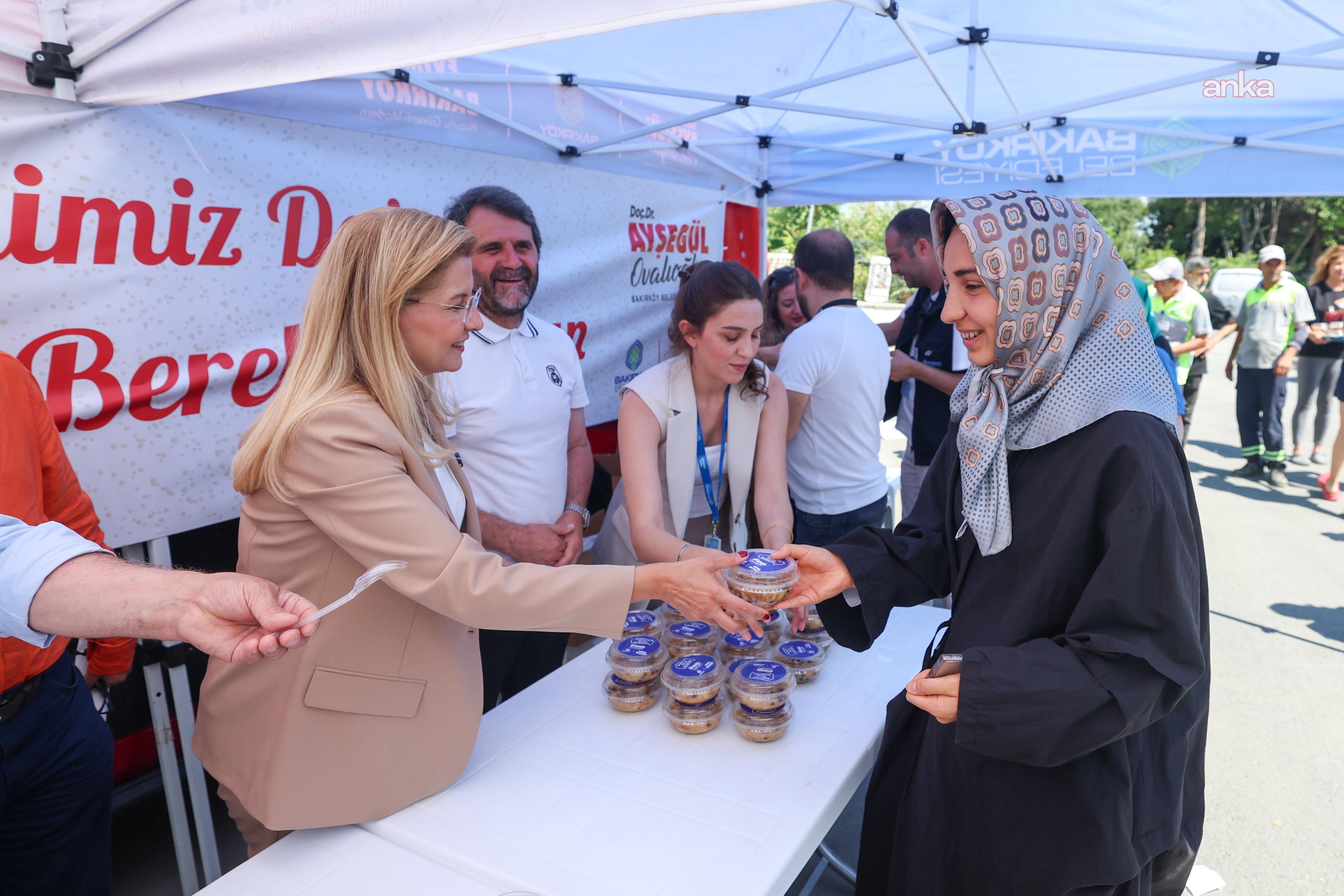 Bakırköy Belediyesi'nden binlerce kişiye aşure ikramı