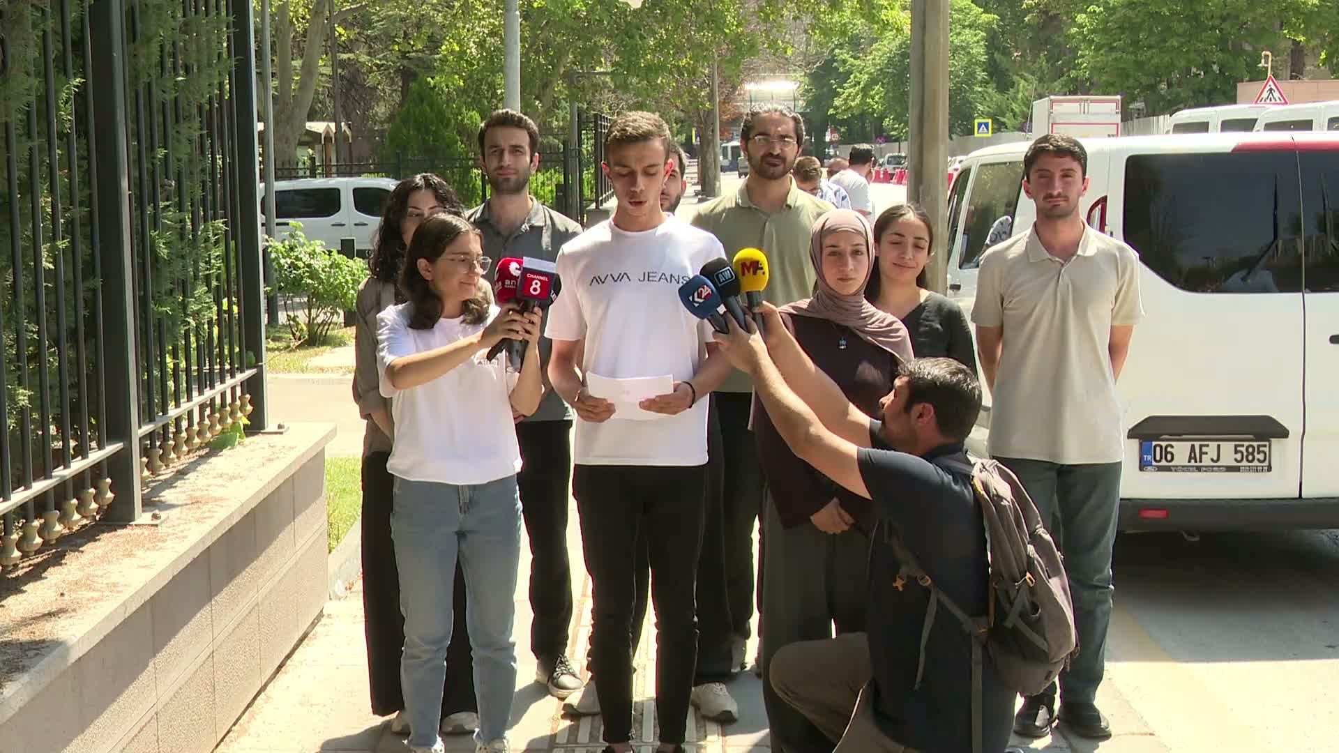 DEM Parti Gençlik Meclisi, terör örgütü PKK lideri Öcalan ile görüşmek için Adalet Bakanlığı'na başvurdu