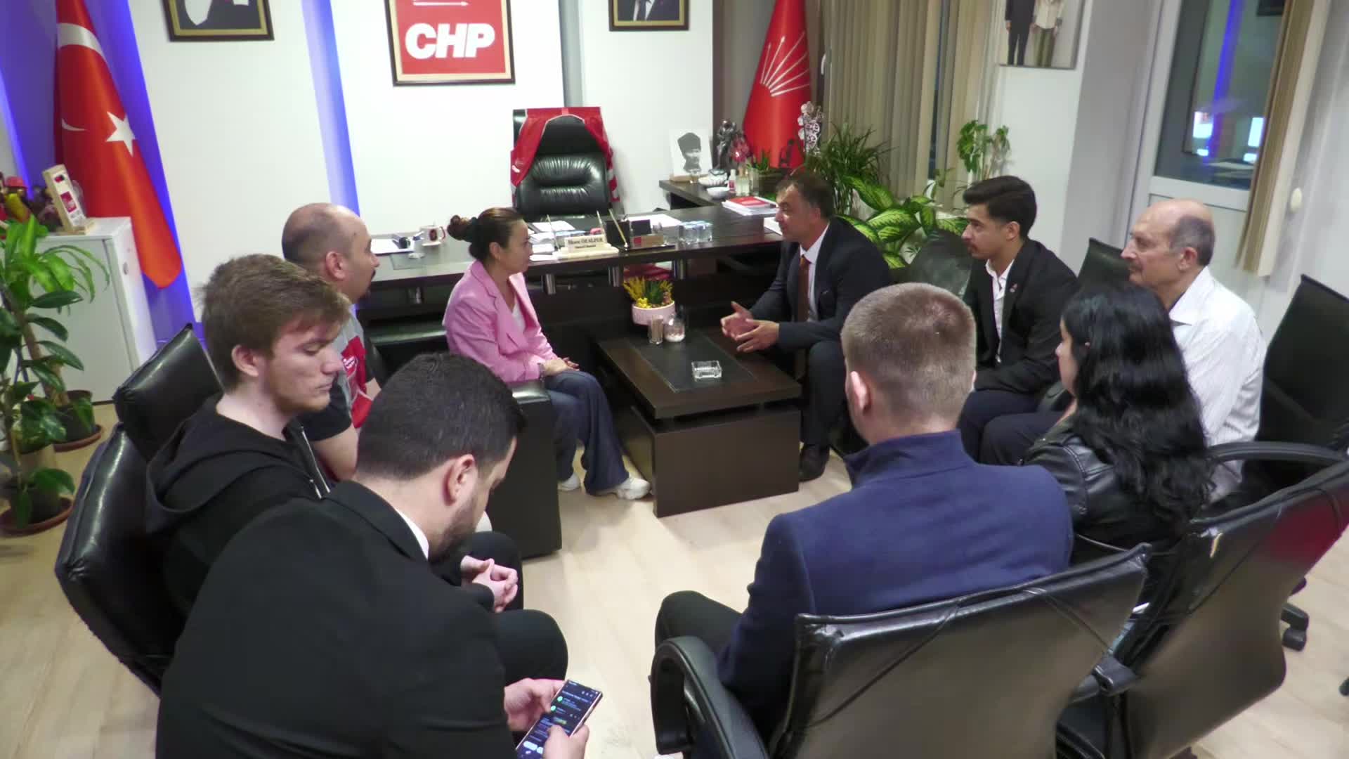 CHP Kurultayı'na iptal kararı.. Manisa'da Zafer Partisi'nden CHP'ye "dayanışma" ziyareti