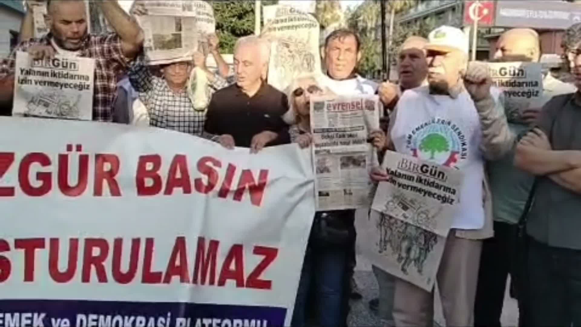 Mersin Emek ve Demokrasi Platformu'ndan basına yönelik gözaltı, tutuklama ve kayyum uygulamalarına protesto