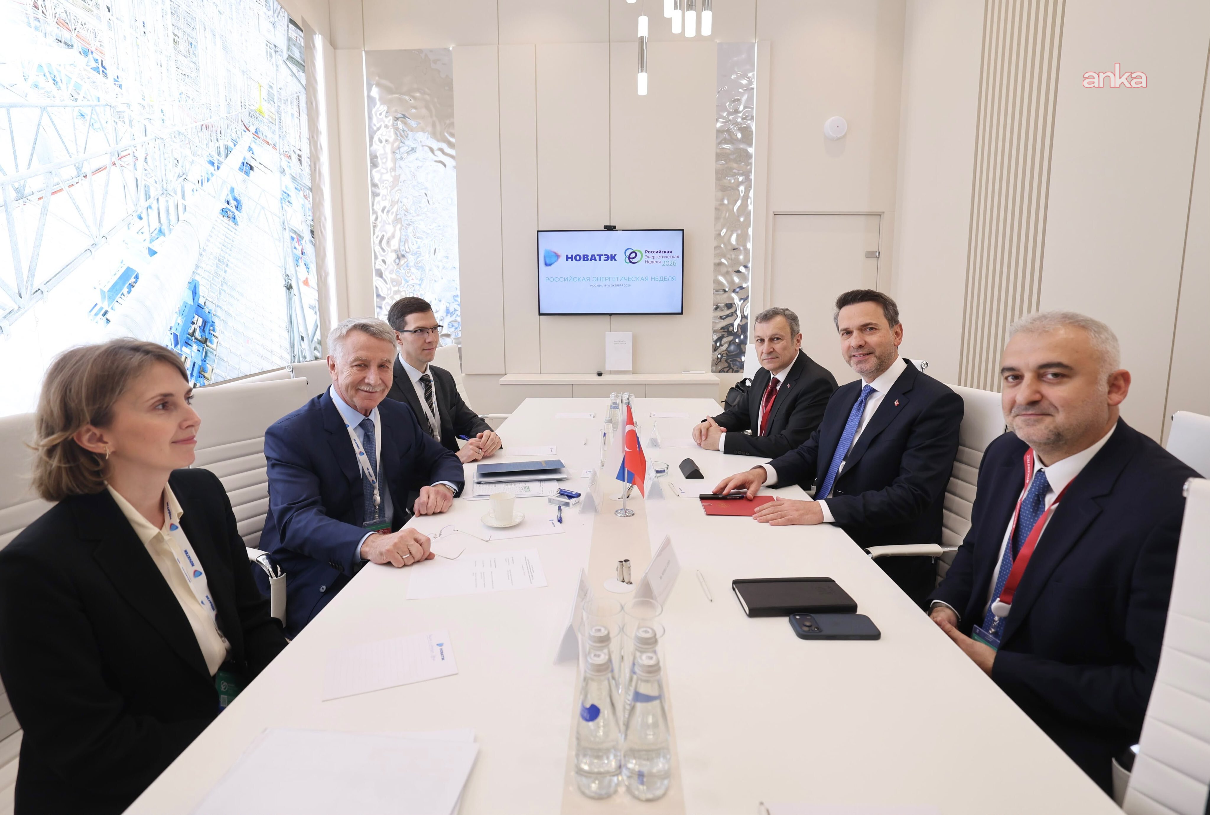 Bakan Bayraktar, Novatek Yönetim Kurulu Başkanı Mikhelson ile görüştü