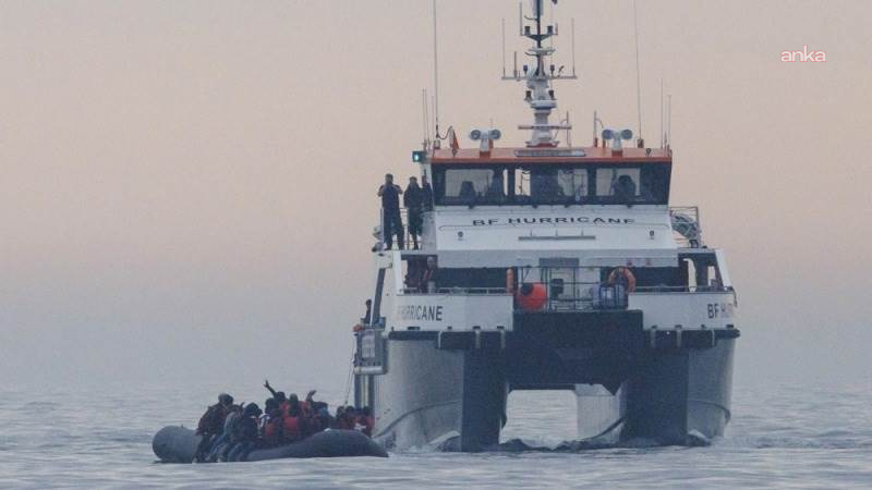 Manş Denizi'nde yasa dışı göçmen taşıyan tekne alev aldı, 157 kişi kurtarıldı