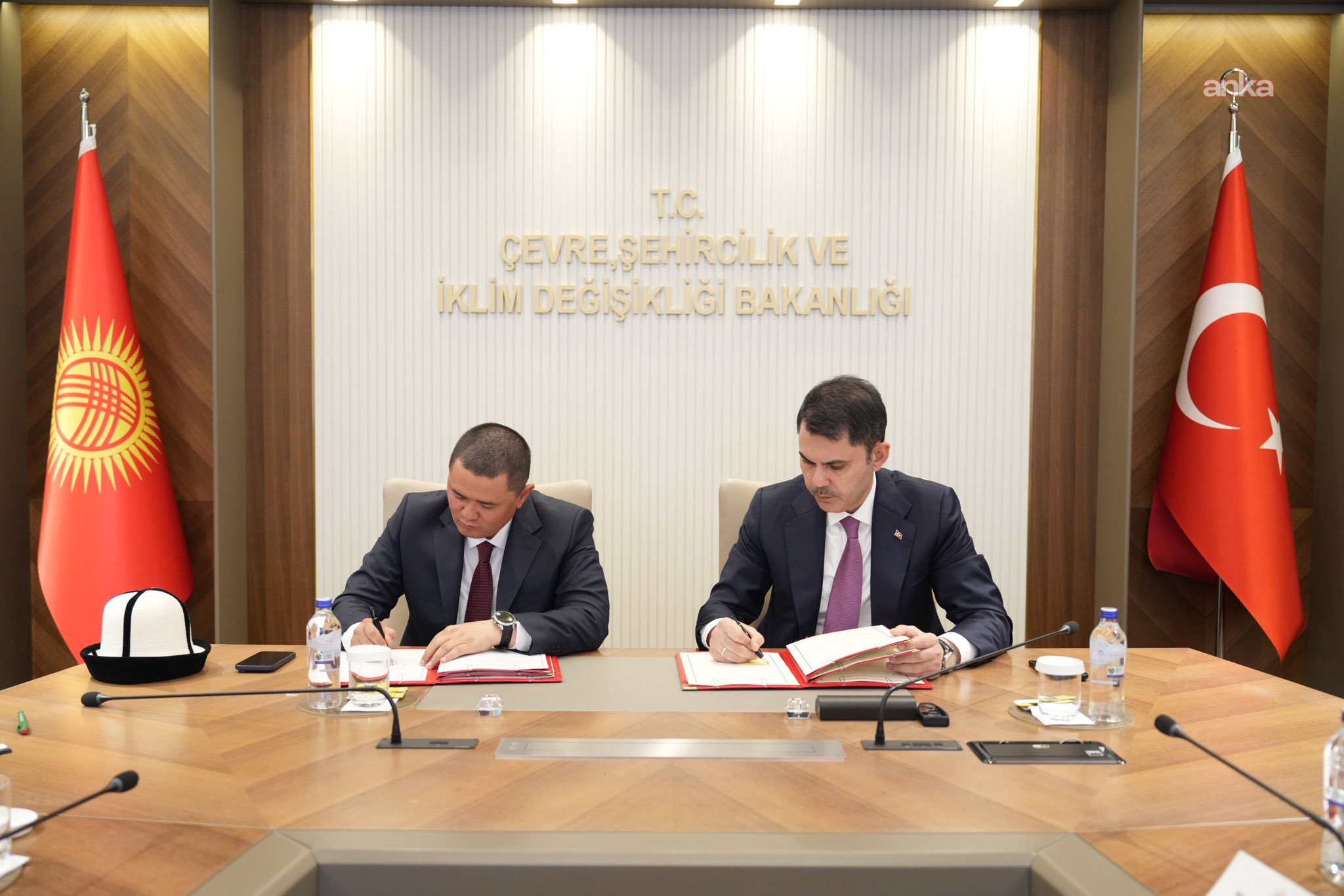Bakan Kurum, Kırgızistan Mimarlık, İnşaat ve Konut Hizmetleri Bakanı Oruntayev ile görüştü