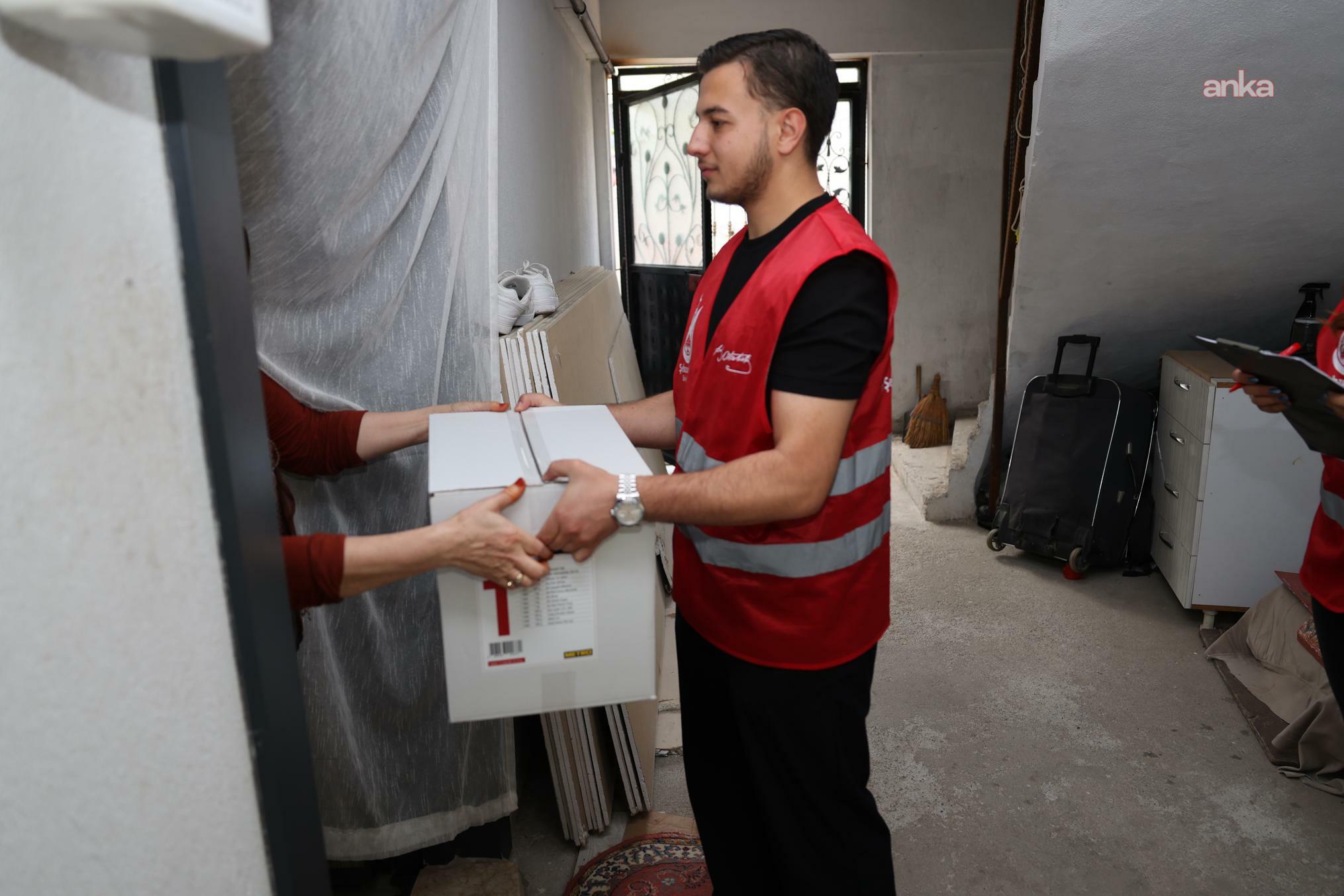 Şehzadeler Belediyesi’nden ihtiyaç sahiplerine gıda kolisi desteği