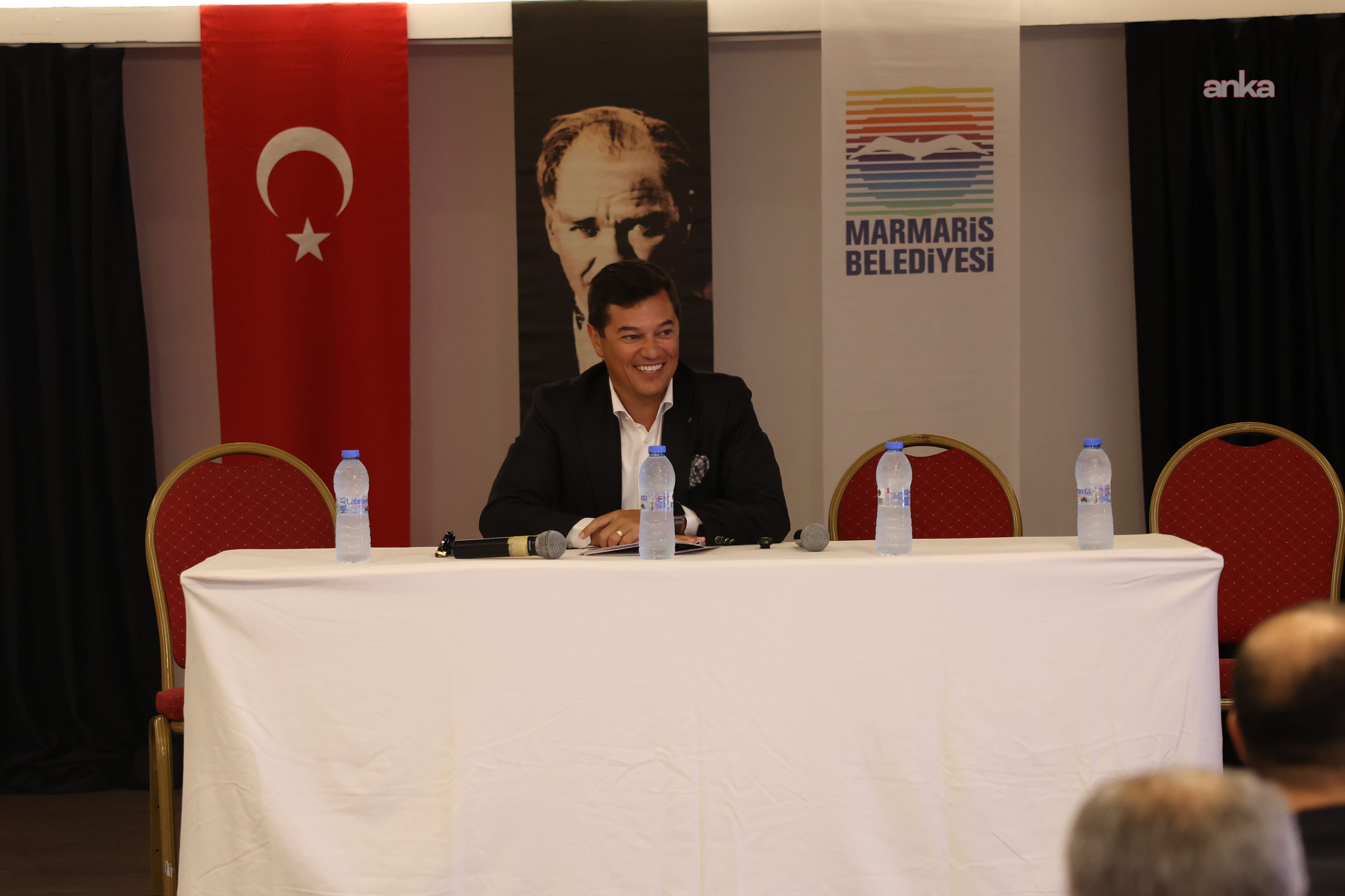 Marmaris Belediye Başkanı Ünlü, muhtarlarla mahallelerin ihtiyaçlarını değerlendirdi