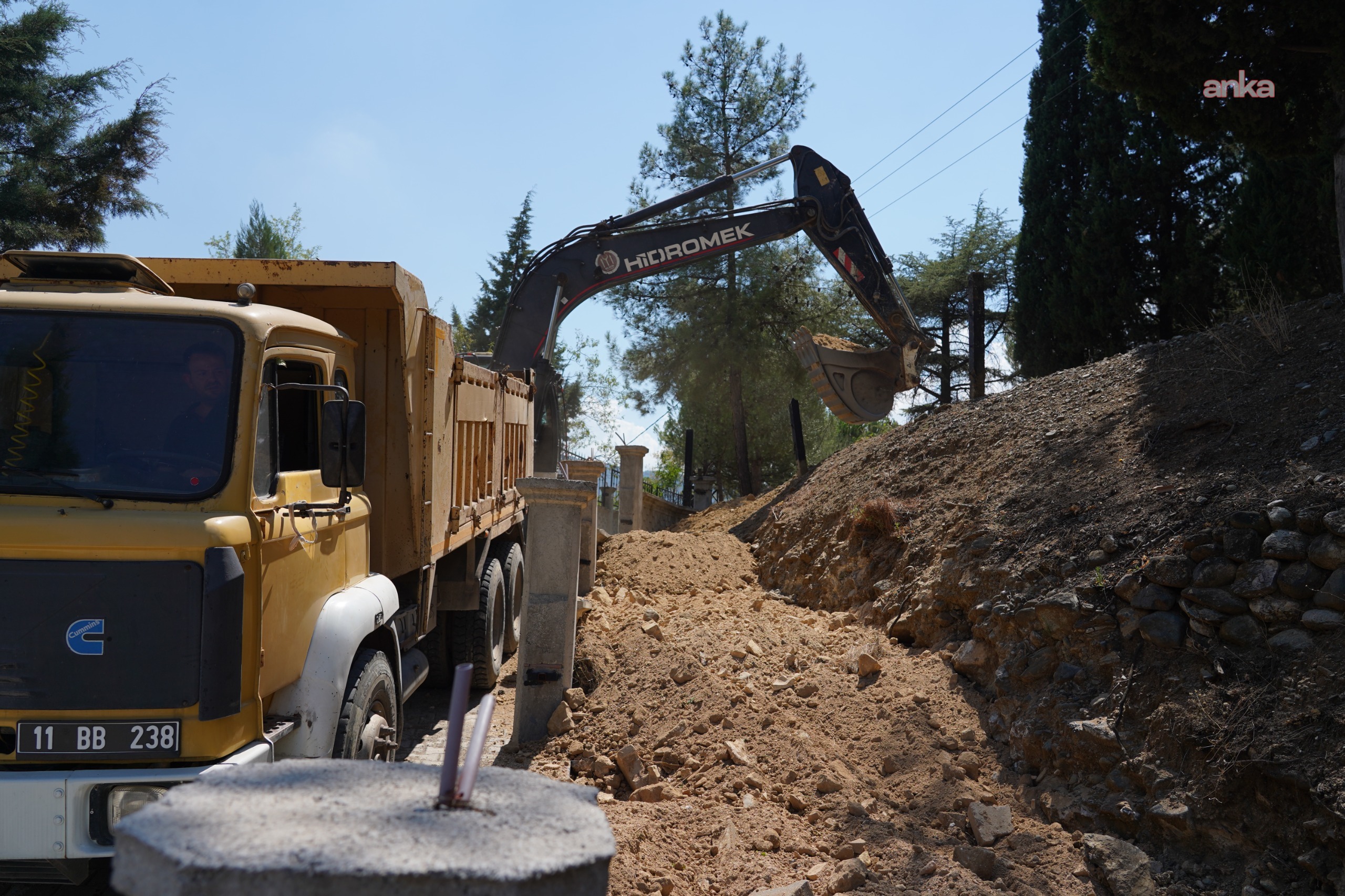 Bilecik Belediyesi Fen İşleri Müdürlüğü ekiplerinden çok yönlü saha mesaisi