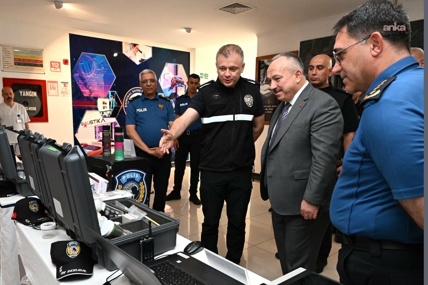 Emniyet Genel Müdürü Ali Fidan, Kriminal Daire Başkanlığı'nı ziyaret etti