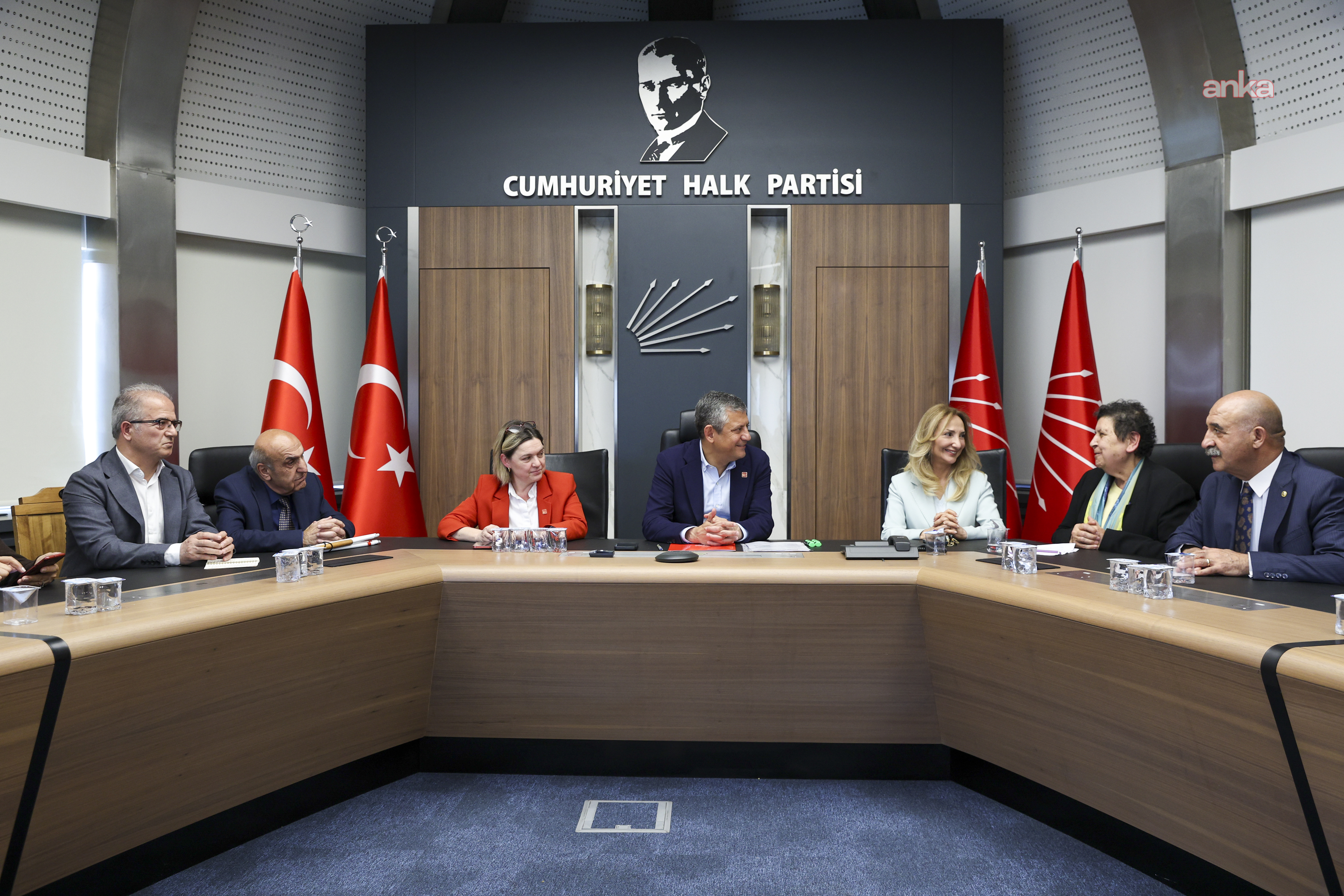 CHP Kurultayı'na iptal kararı... Yurttaş Birlikteliği Platformu'ndan CHP Genel Başkanı Özel'e destek ziyareti