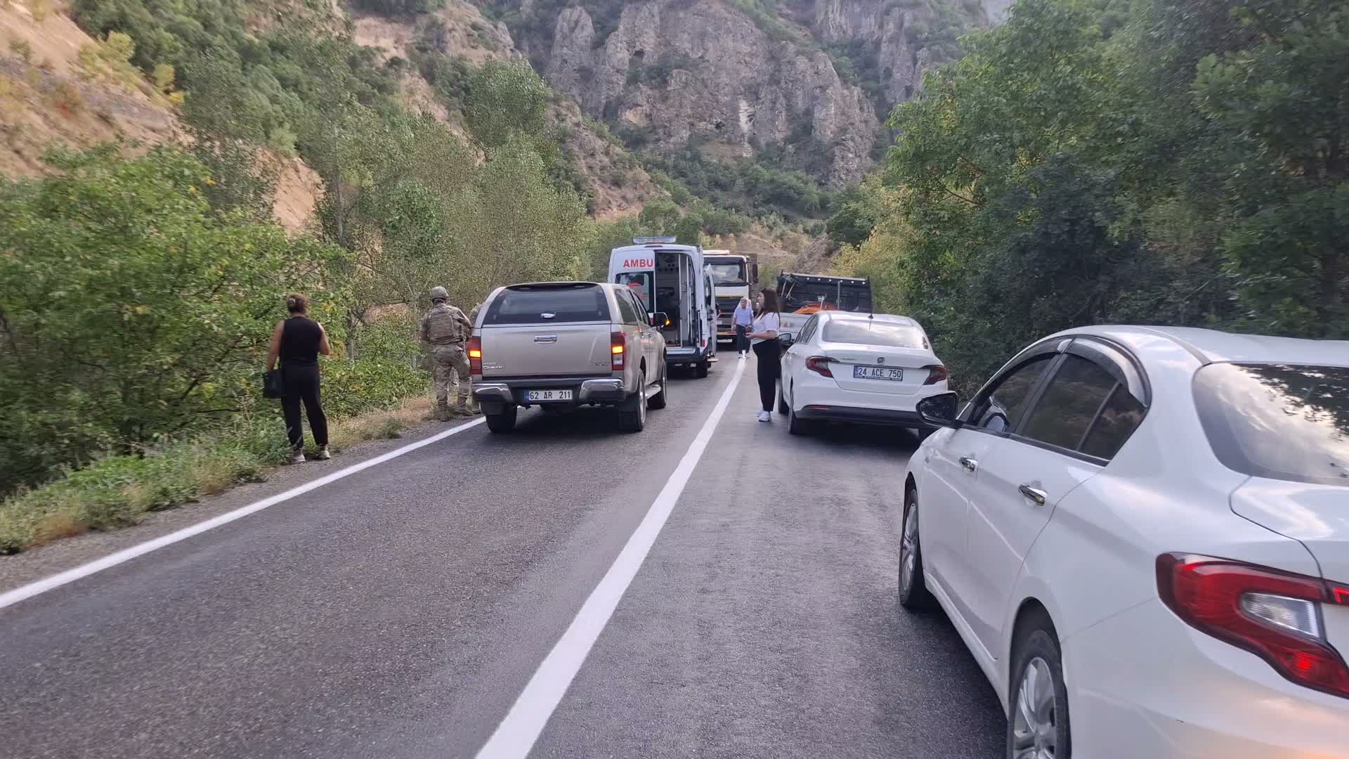 Tunceli’de otomobil Pülümür Çayı’na düştü: 5 yaralı