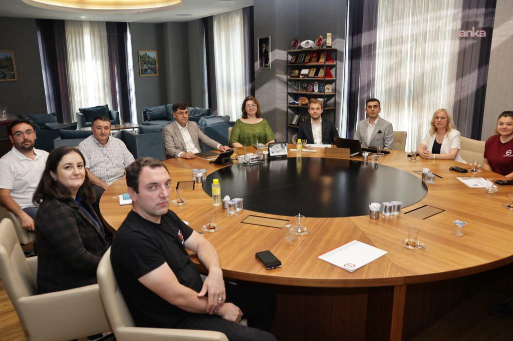 Kütahya Belediye Başkanı Kahveci, asansörlerde güvenlik denetim süreçlerine ilişkin yetkililerle buluştu
