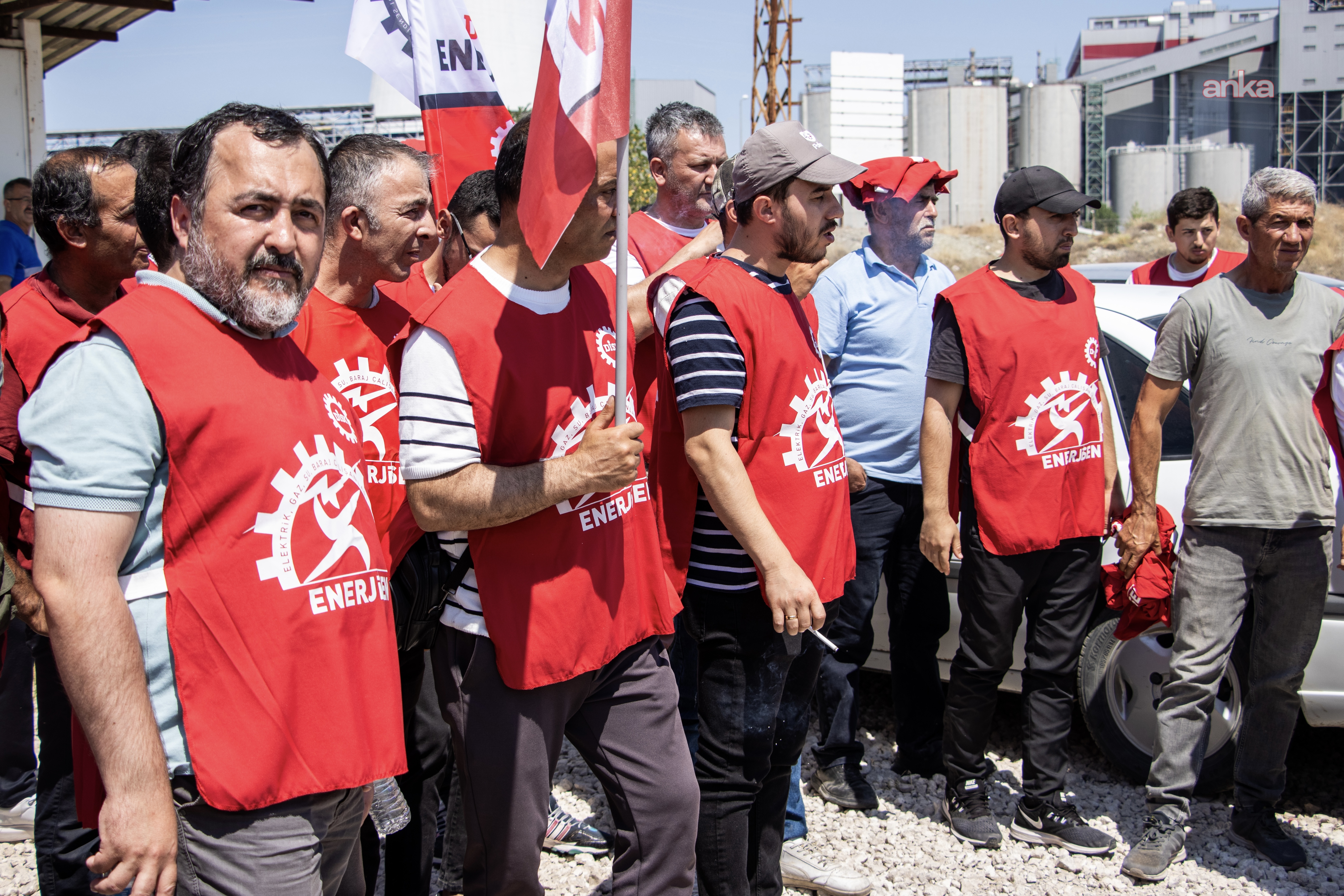 Doruk Madencilik’e bağlı Yunus Emre Termik Santrali işçileri, alamadıkları maaşları için Ankara'ya yürüyecek
