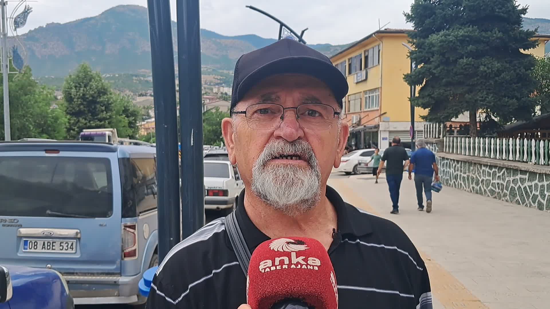 Emeklilerden, Faruk Çelik'in "İntibak yasası" açıklamasına tepki: "Kendi çıkardığı yasanın doğru olmadığını söylüyor"
