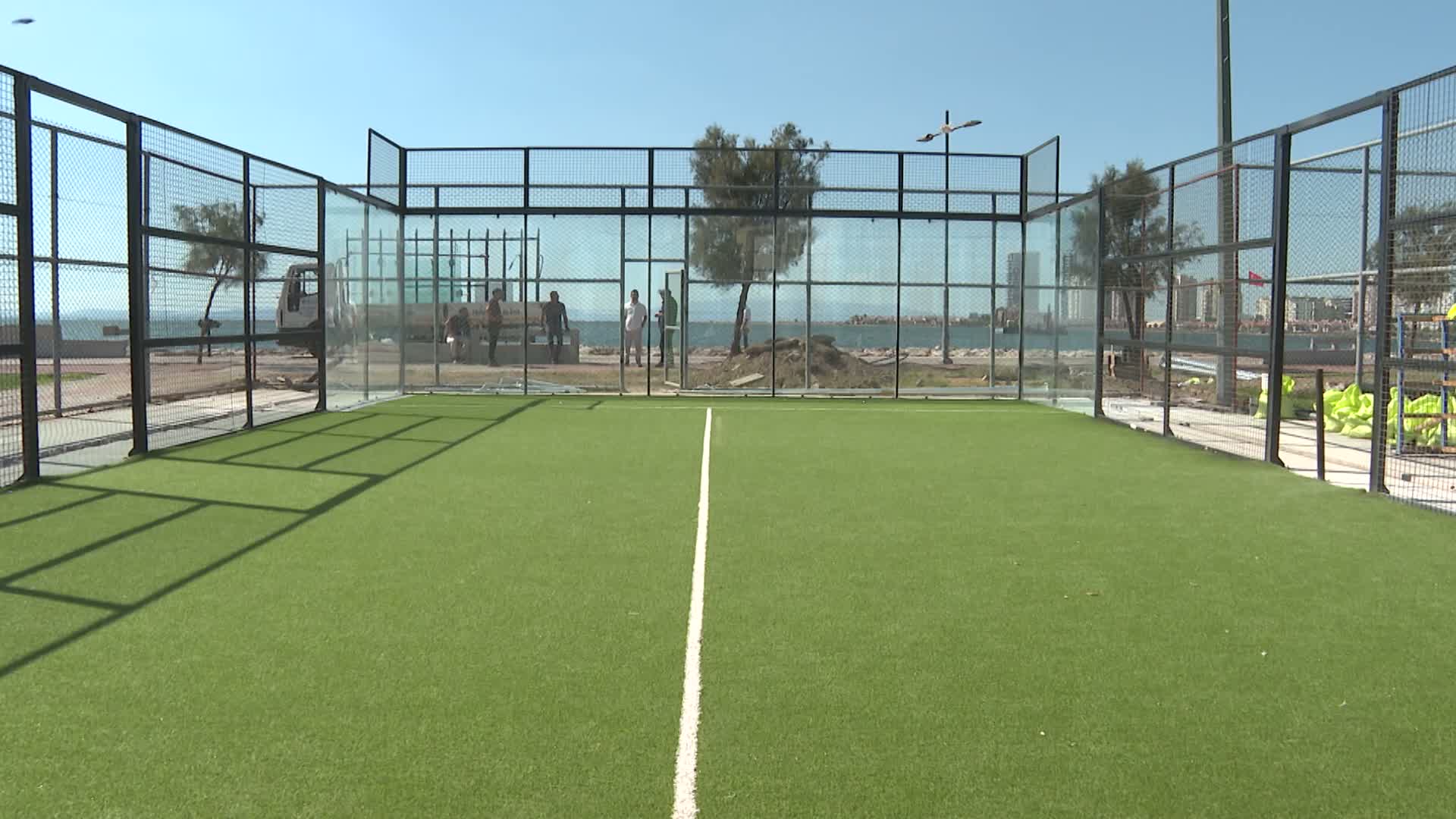 İzmir Büyükşehir Belediyesi Bostanlı’ya "iki padel kortu" kazandırıyor