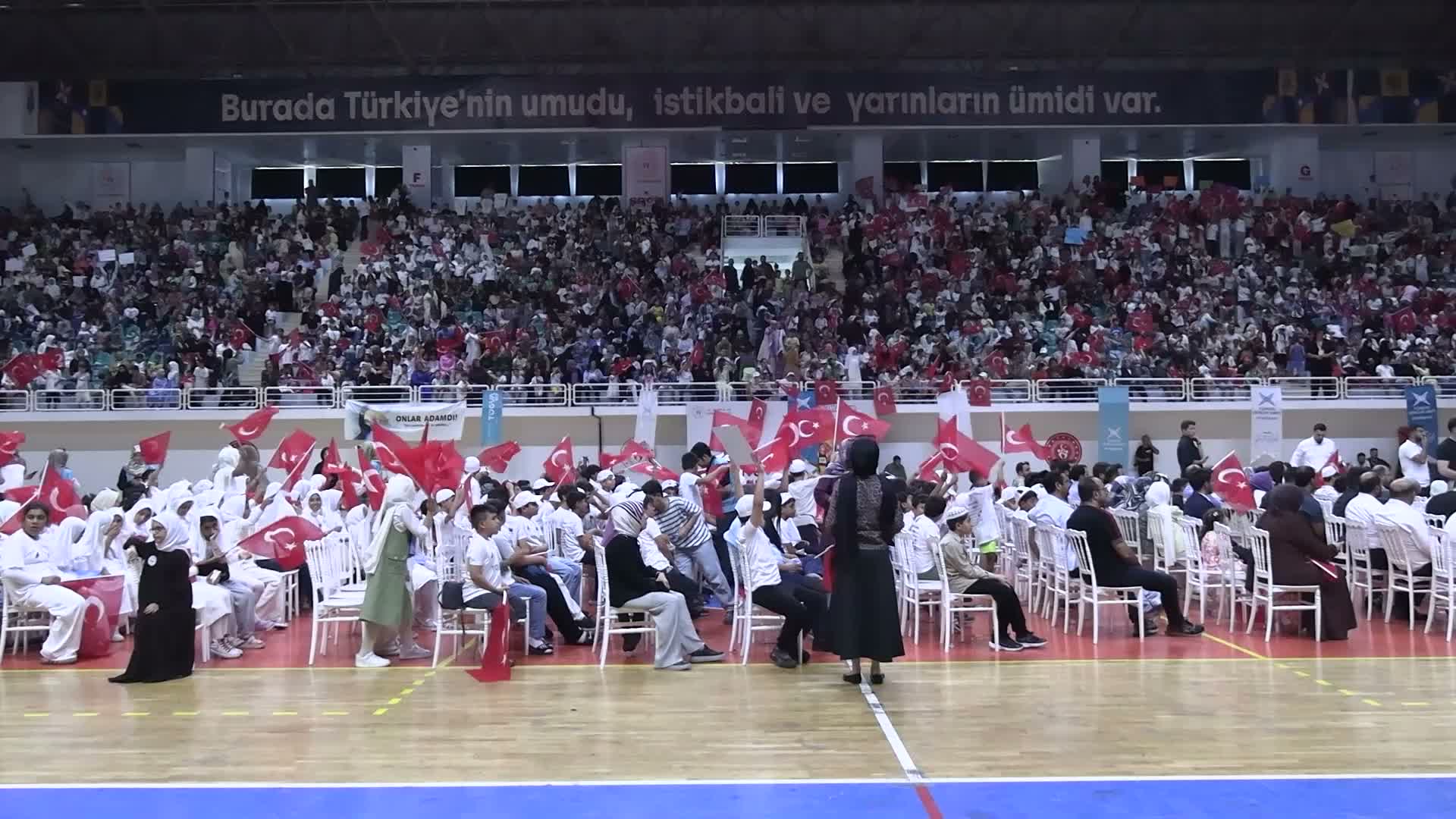 Diyarbakır Valisi Zorluoğlu, gençlere seslendi: “Daha güzel bir Türkiye için sizler bizim en büyük ümidimizsiniz”