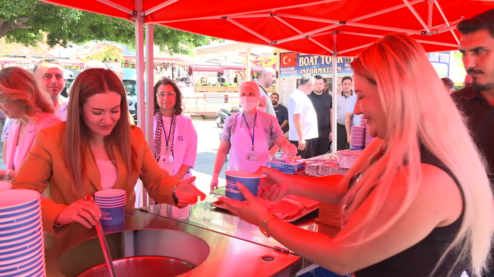 Antalya Büyükşehir Belediyesi’nin geleneksel aşure ikramları başladı