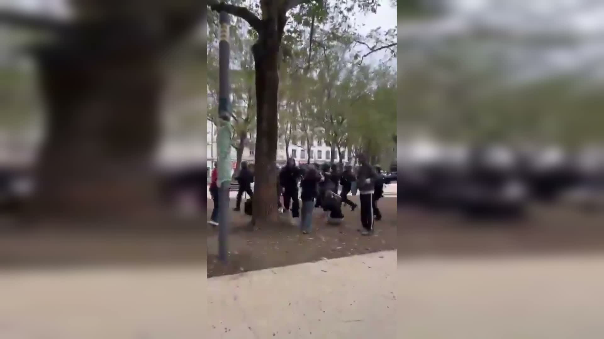 Fransa'da protestolar nedeniyle yüzlerce okulda eğitime ara verdi