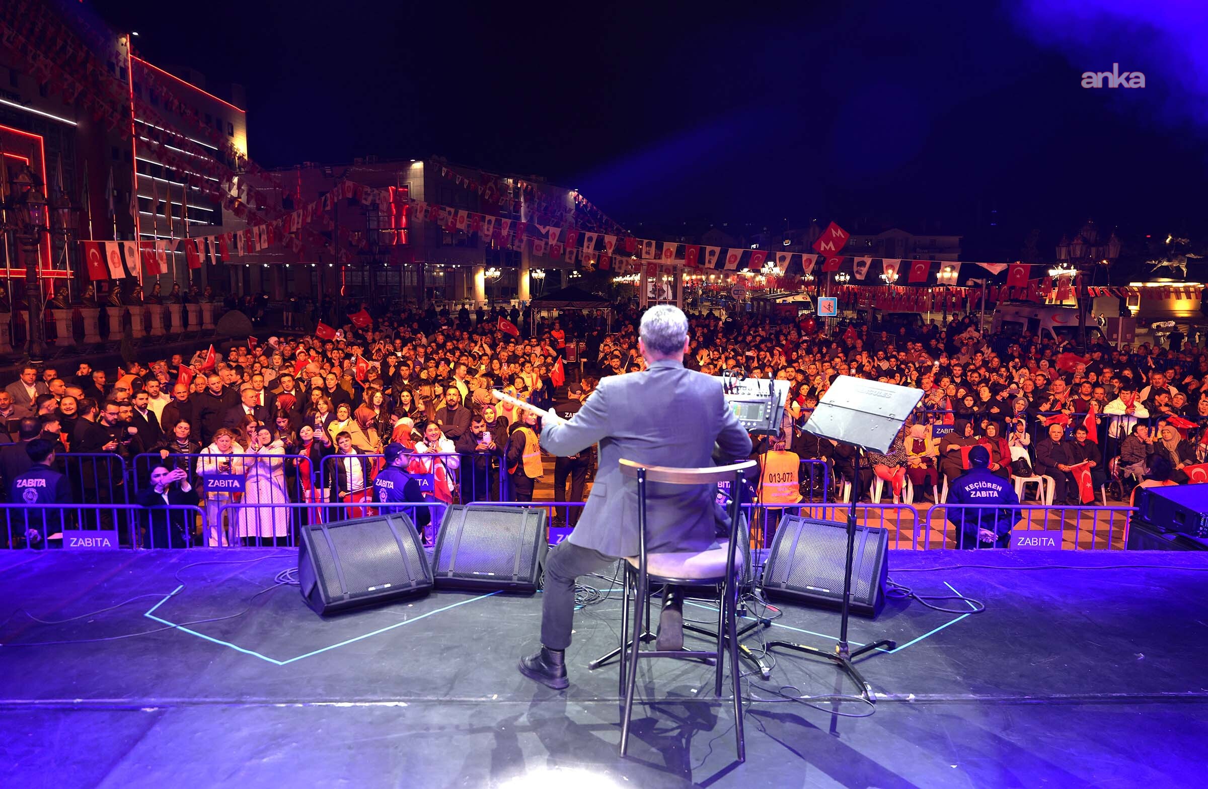 Keçiörenliler, Cumhuriyet Bayramı'nı Uğur Işılak konseriyle kutladı