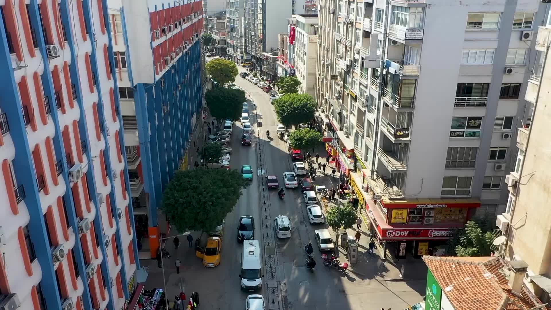 Mersin Büyükşehir Belediyesi'nden kent merkezine modern meydan