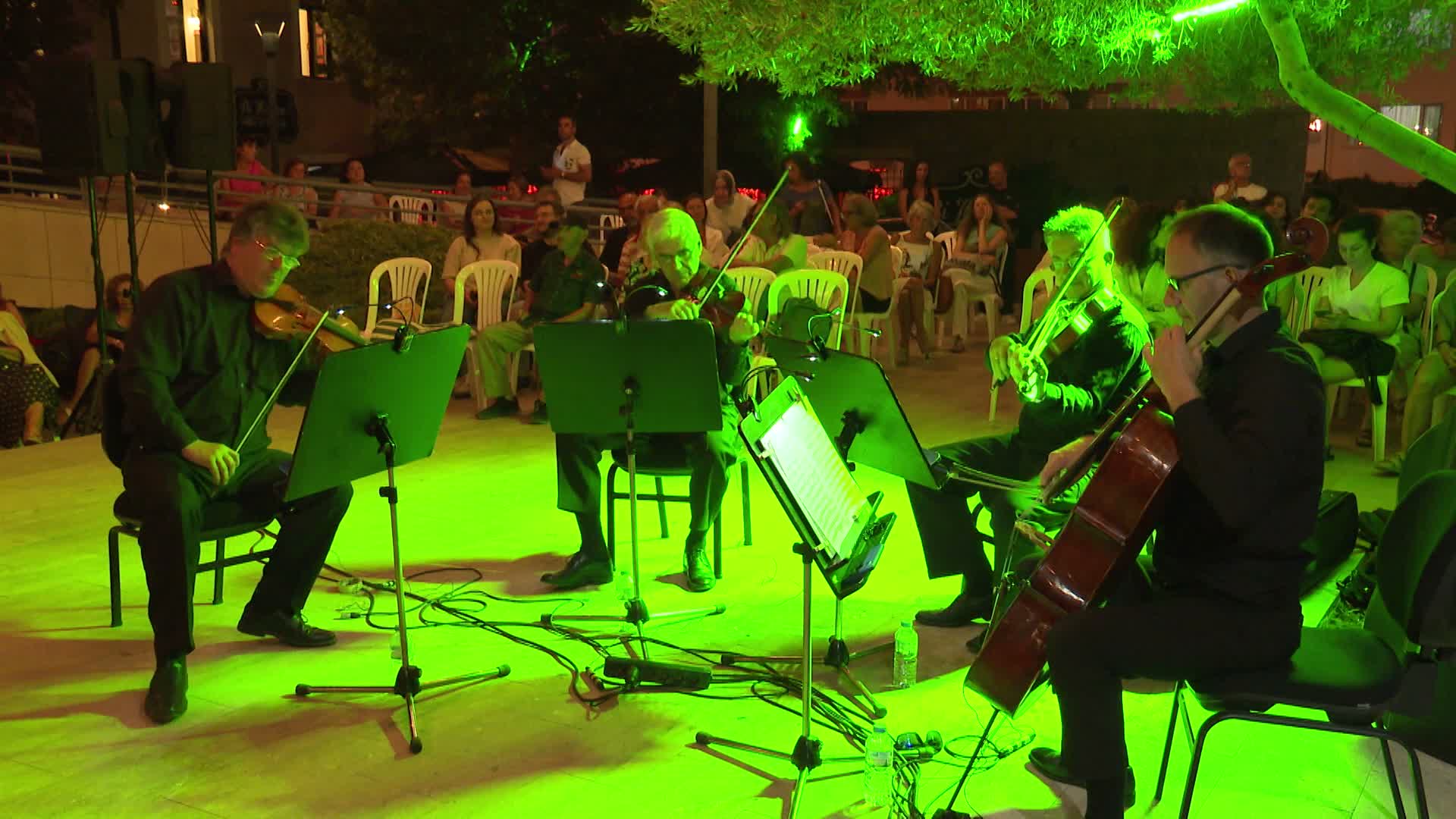Dünyaca ünlü Macar gruptan İzmir'de unutulmaz gece