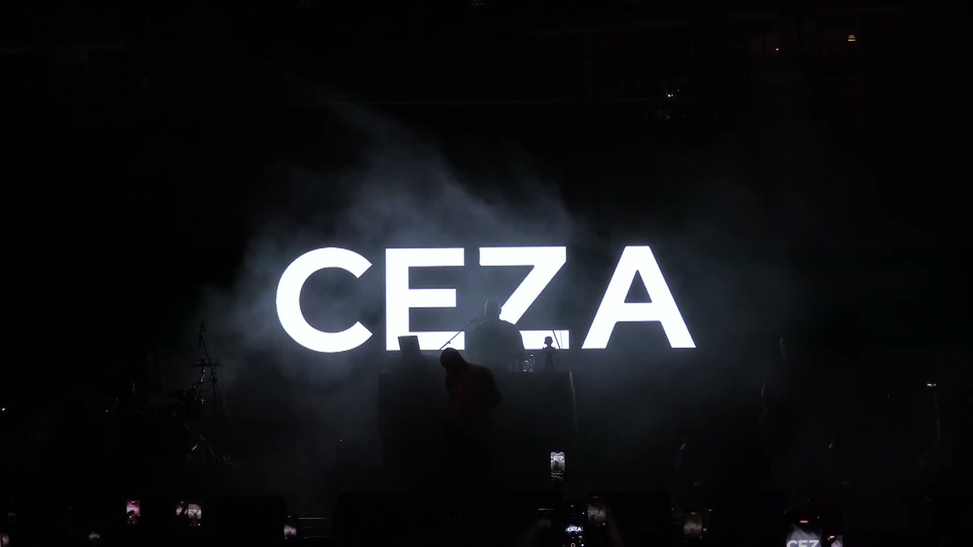 Ceza, Akhisar’ın düşman işgalinden kurtuluşunun yıl dönümünde konser verdi