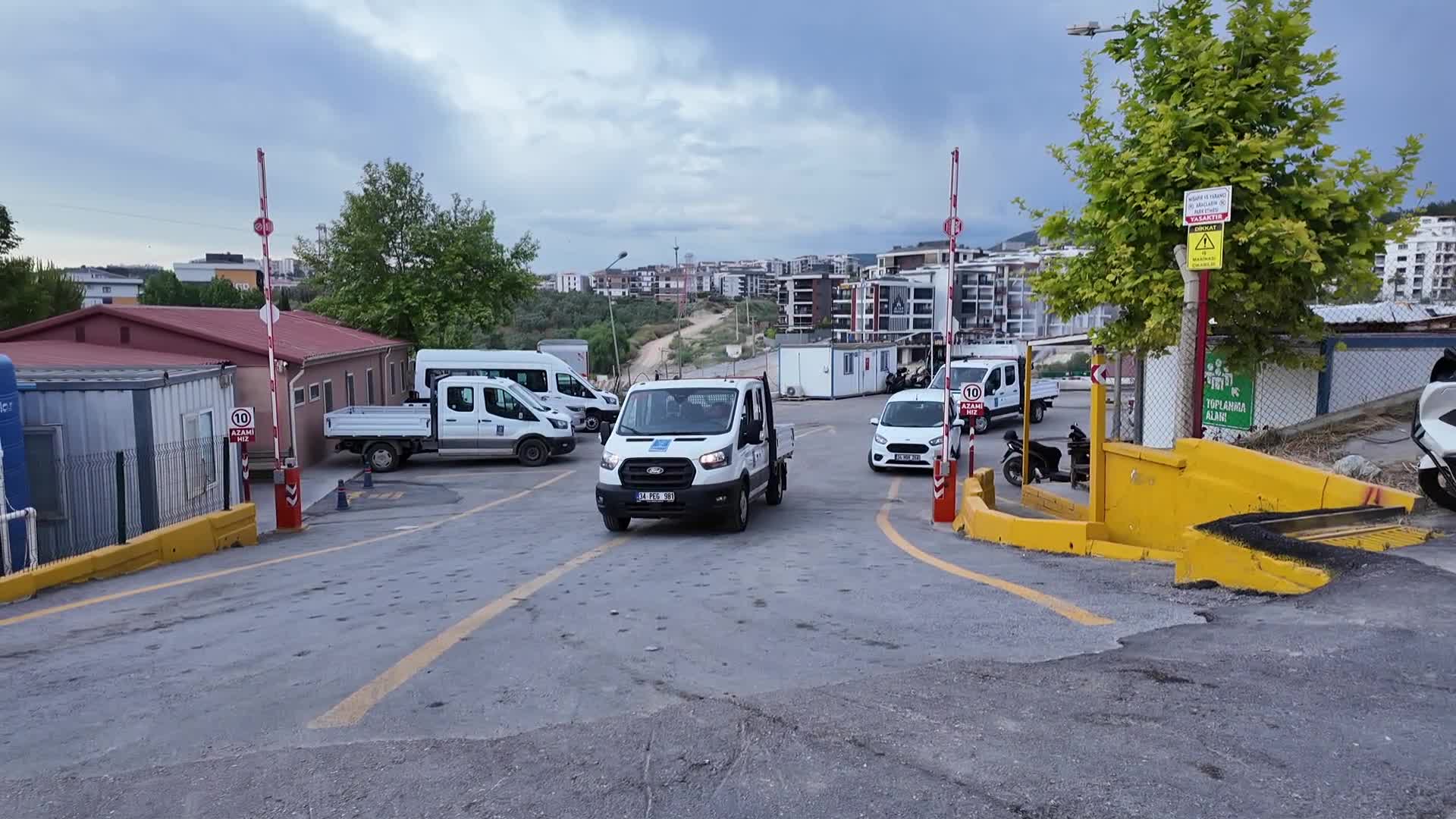 Kuşadası Belediyesi’nden geniş çaplı ilaçlama çalışması