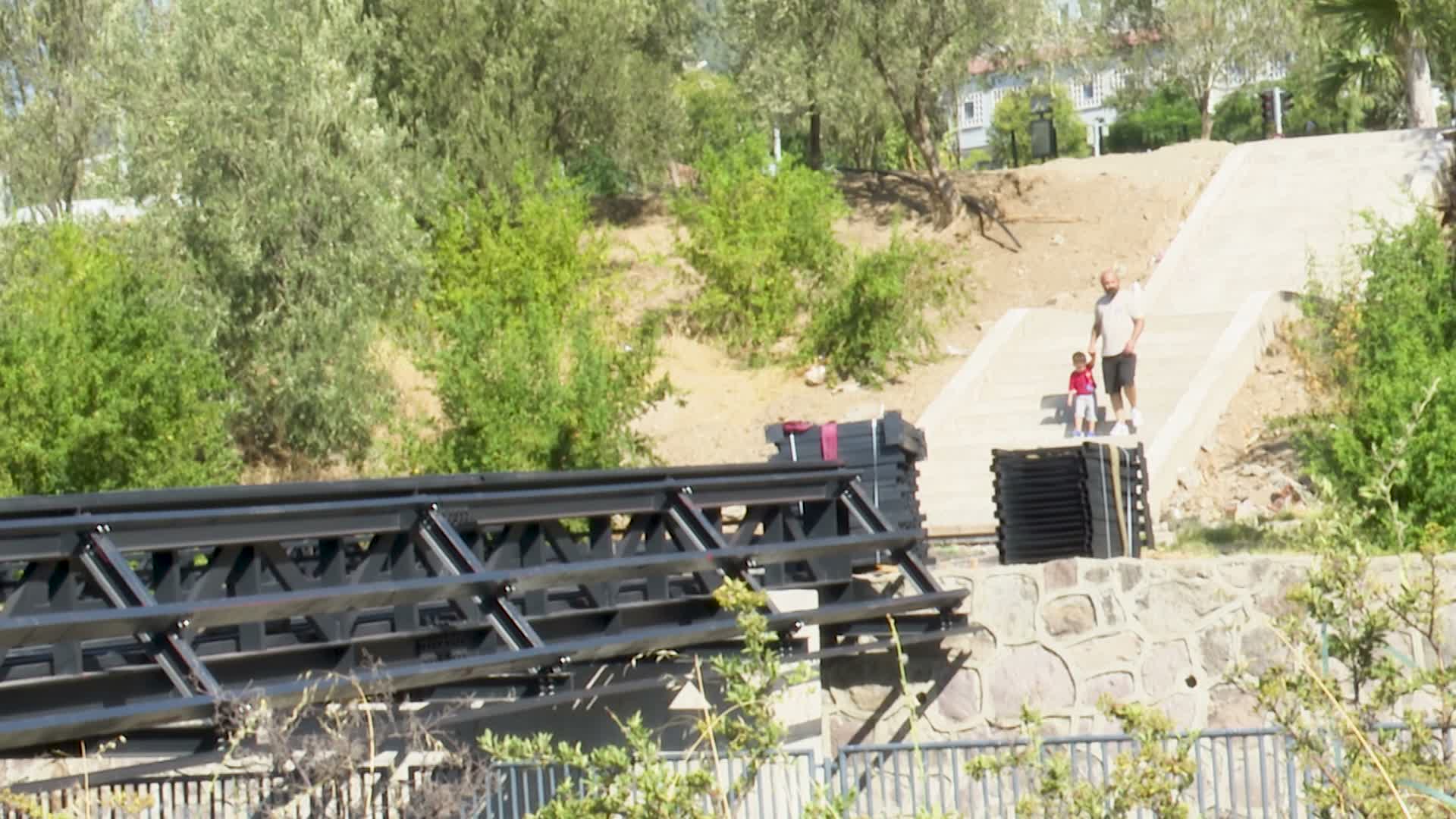 Bostanlı Deresi'ne yaya köprüsü: 10 dakikalık yol 1 dakikaya inecek