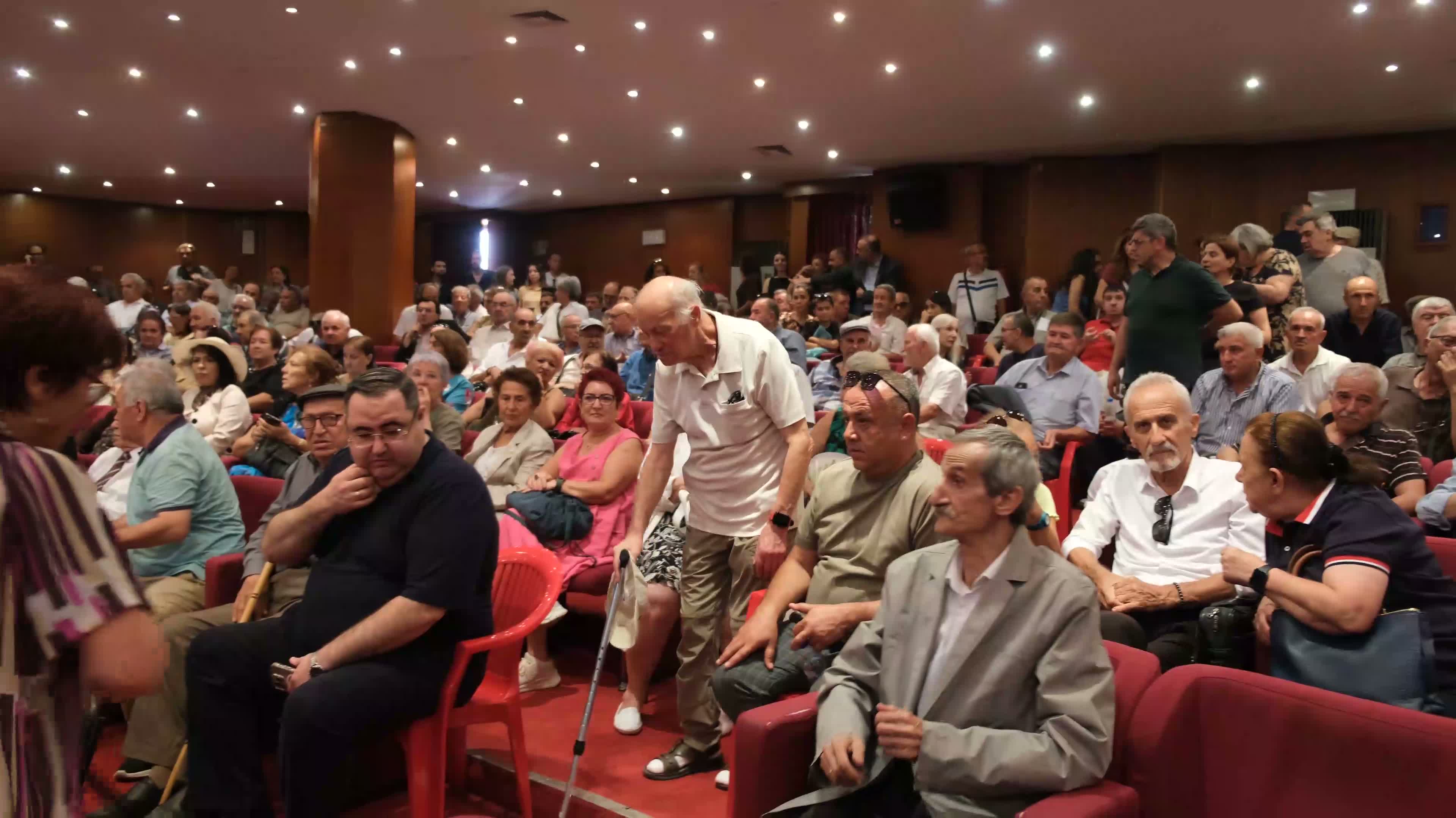 Eskişehir’de YENİ Parti’ye katılan 5 belediye başkanına rozet takıldı