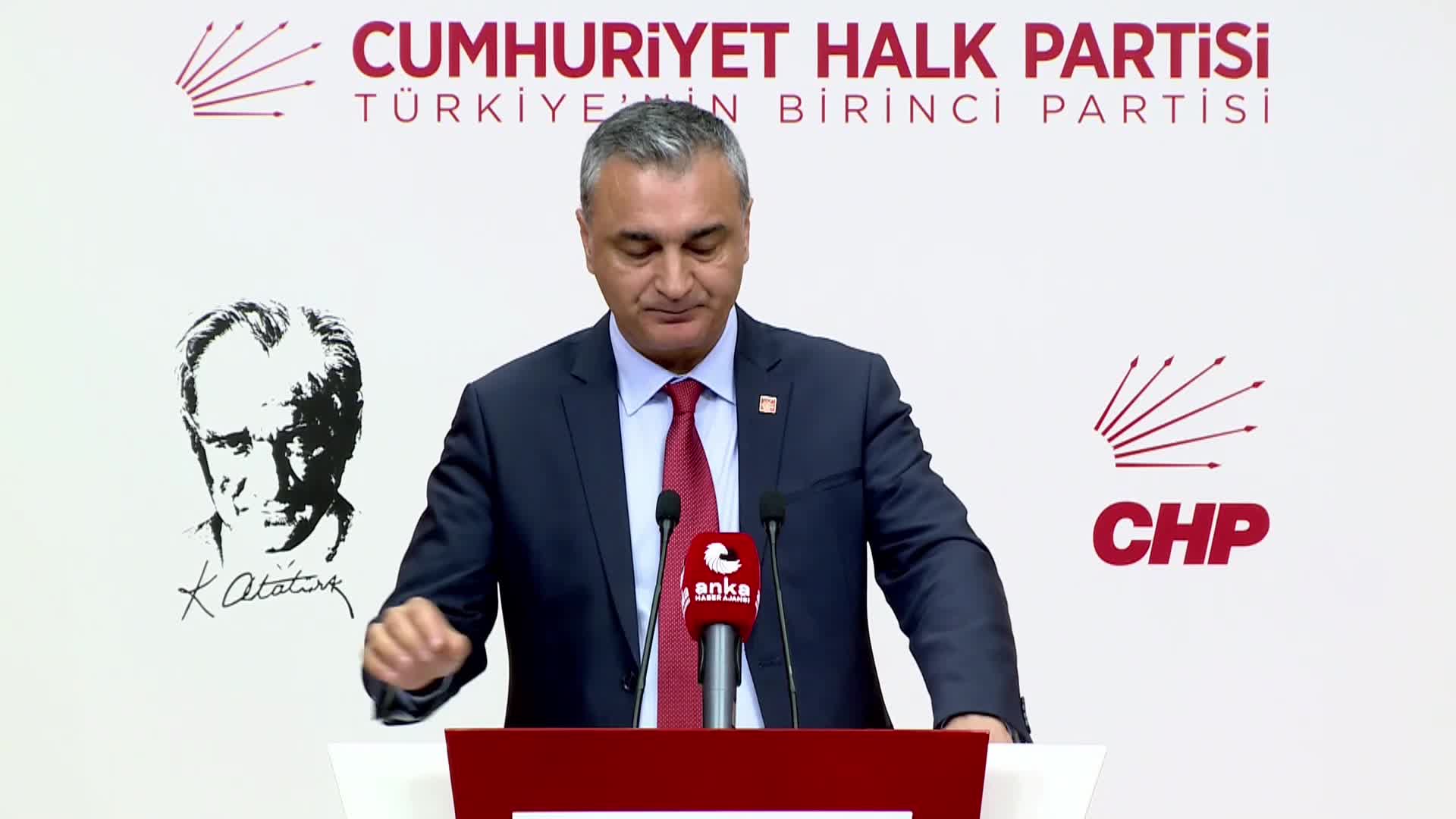 CHP Sözcüsü Müslim Sarı: Partide iki başlı bir yapı oluşmuş oldu. Buna hiçbir tüzel kişilik izin vermez