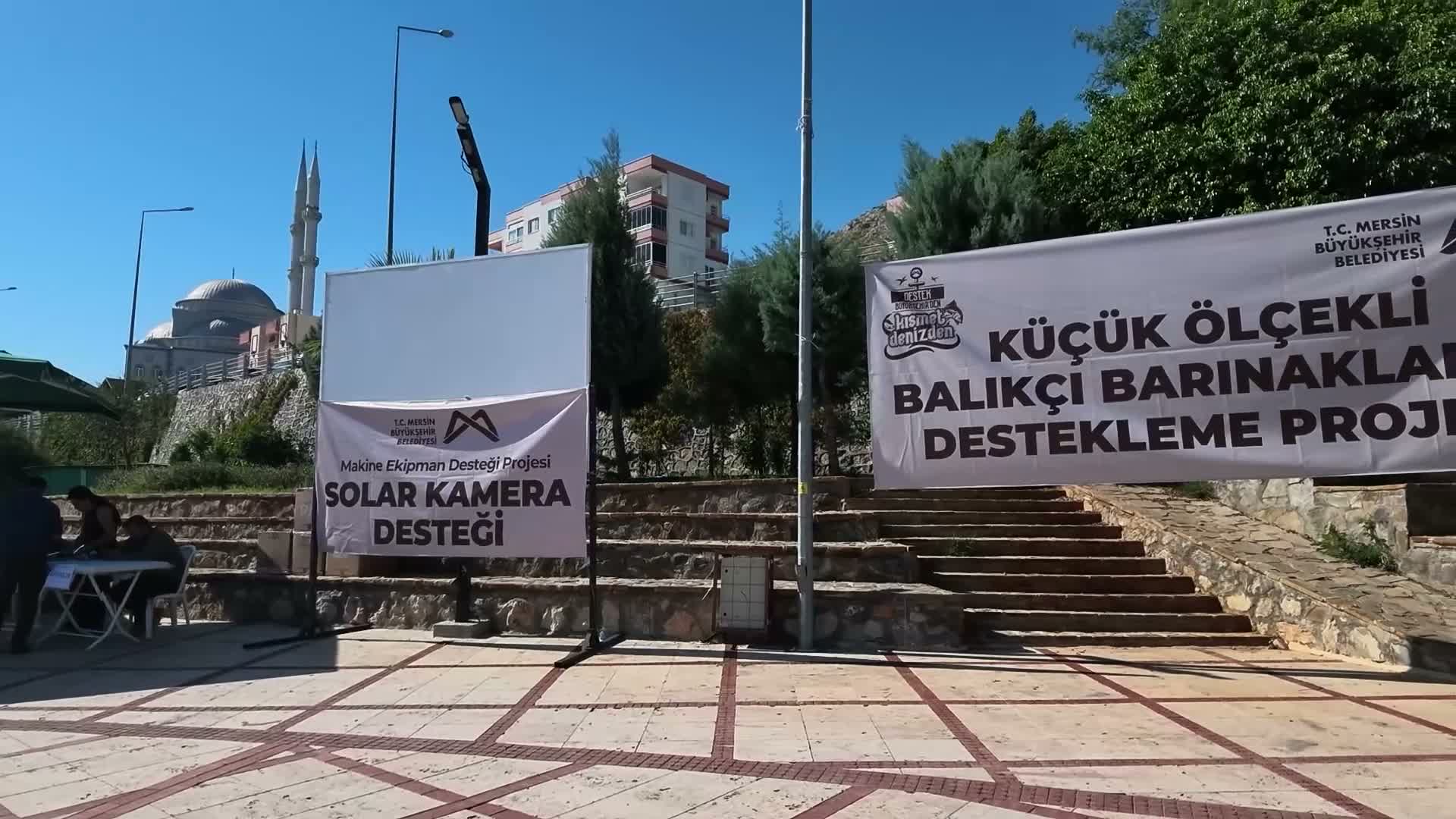 Mersin Büyükşehir Belediyesi'nden 8 ilçede yüzlerce üreticiye tarımsal destek