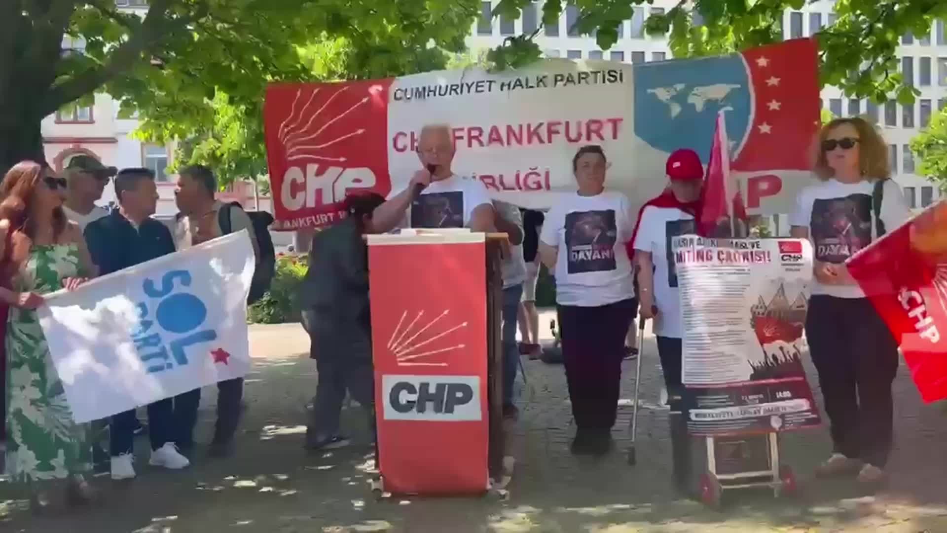 Frankfurt’ta CHP Kurultayı'nın iptal kararı protesto edildi