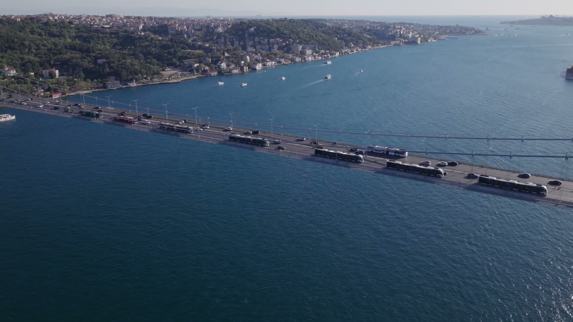 İstanbul’un yeni metrobüsleri hizmete başladı