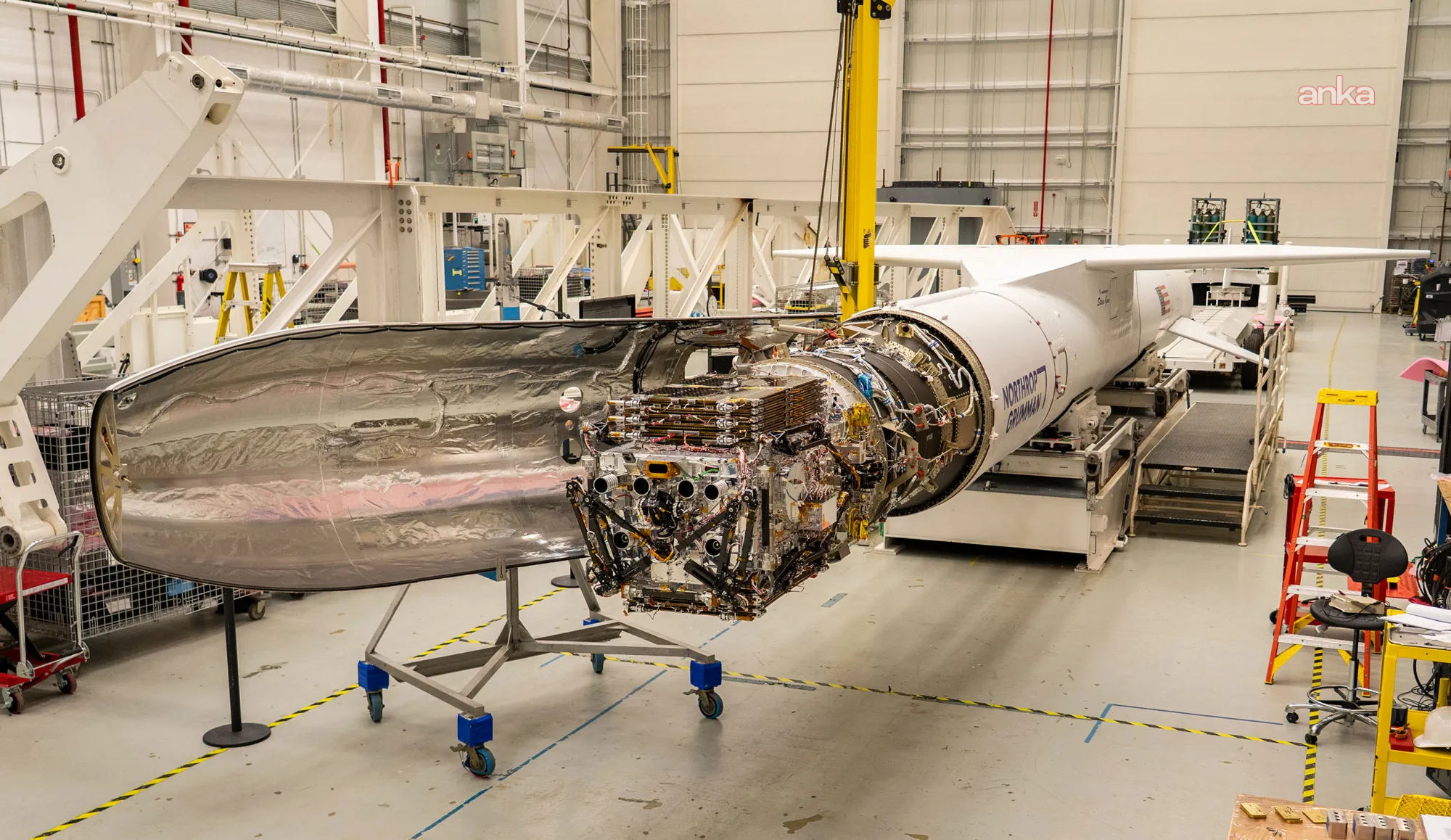 NASA, Dünya'ya düşme riski bulanan Swift Uzay Teleskobu'nu kurtarmak için robot uzay aracı fırlattı