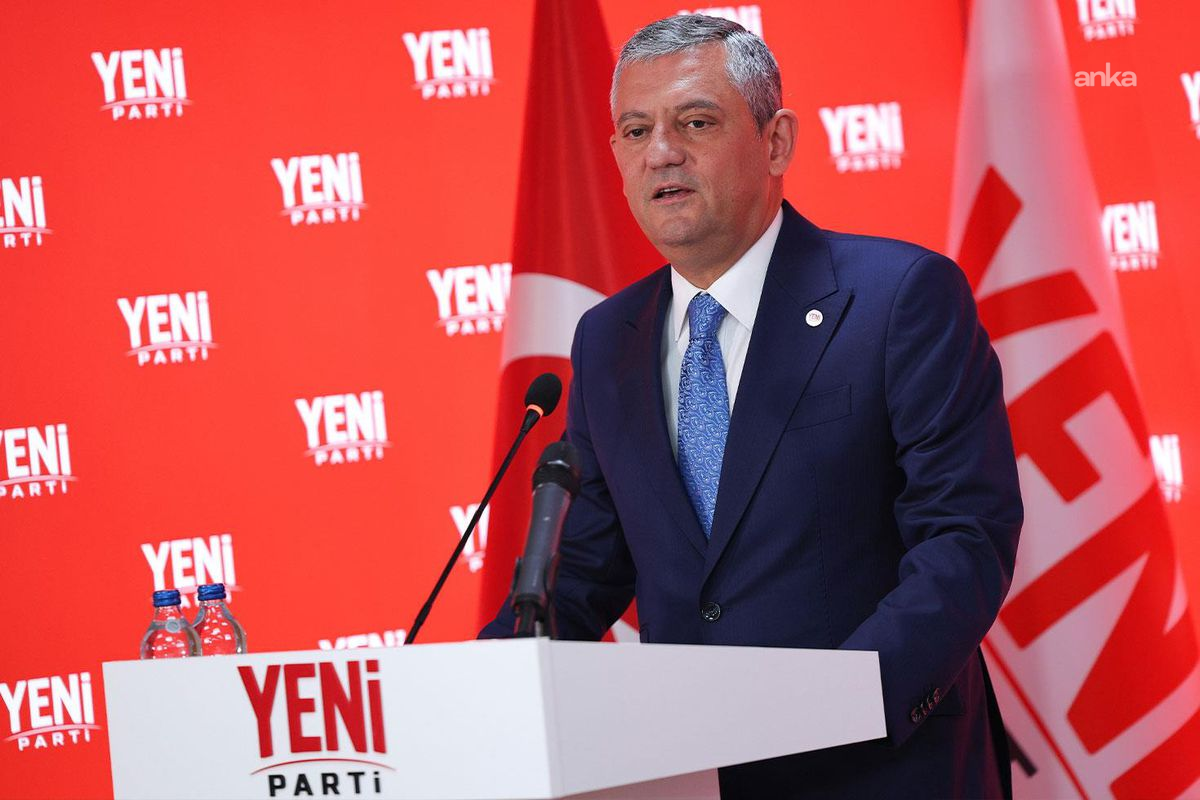 Yeni Parti Genel Başkanı Özel'den Bakırhan ve Hatimoğulları'na tebrik telefonu