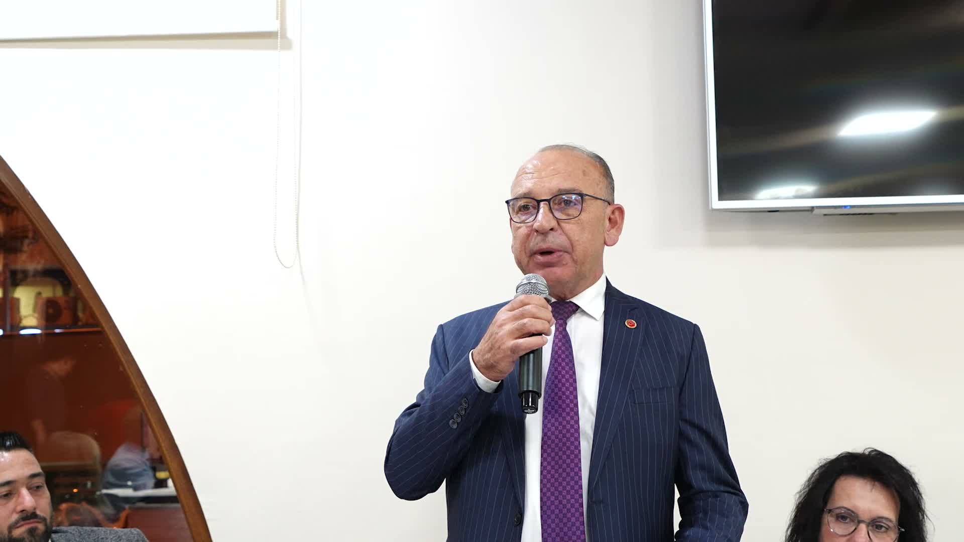 Turgutlu Belediye Başkanı Akın: "Yedi buçuk yılın sonunda ilk defa bu ay maaş ödemekte zorlandım"