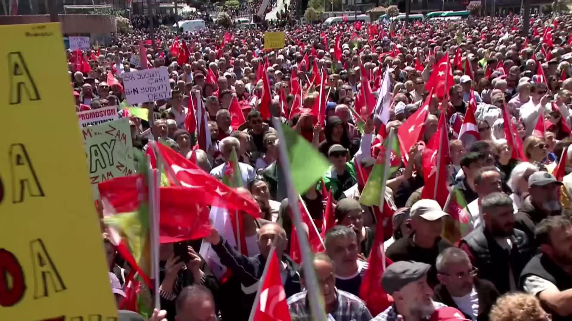 CHP'nin Rize mitingi... Fındıklı Çay Üreticileri Meclisi: "Çayda 40 lira taban fiyat, yıllardır eriyen emeğimiz için de 5 lira destekleme primi istiyoruz"