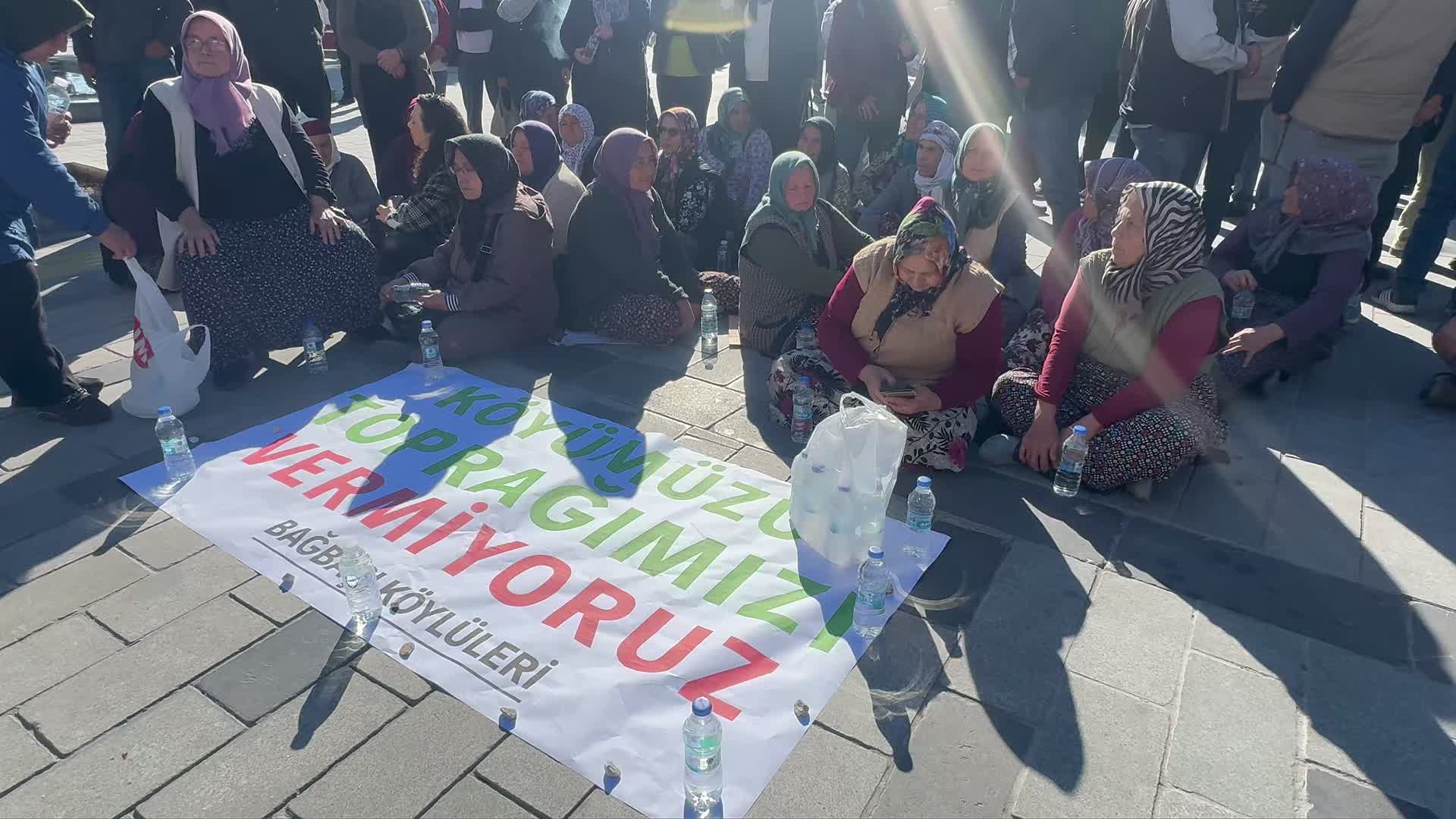 Uşak Bağbaşı köyünde GES’e karşı çıkan 8 kişi gözaltına alındı: Kadınlardan şehir merkezinde oturma eylemi