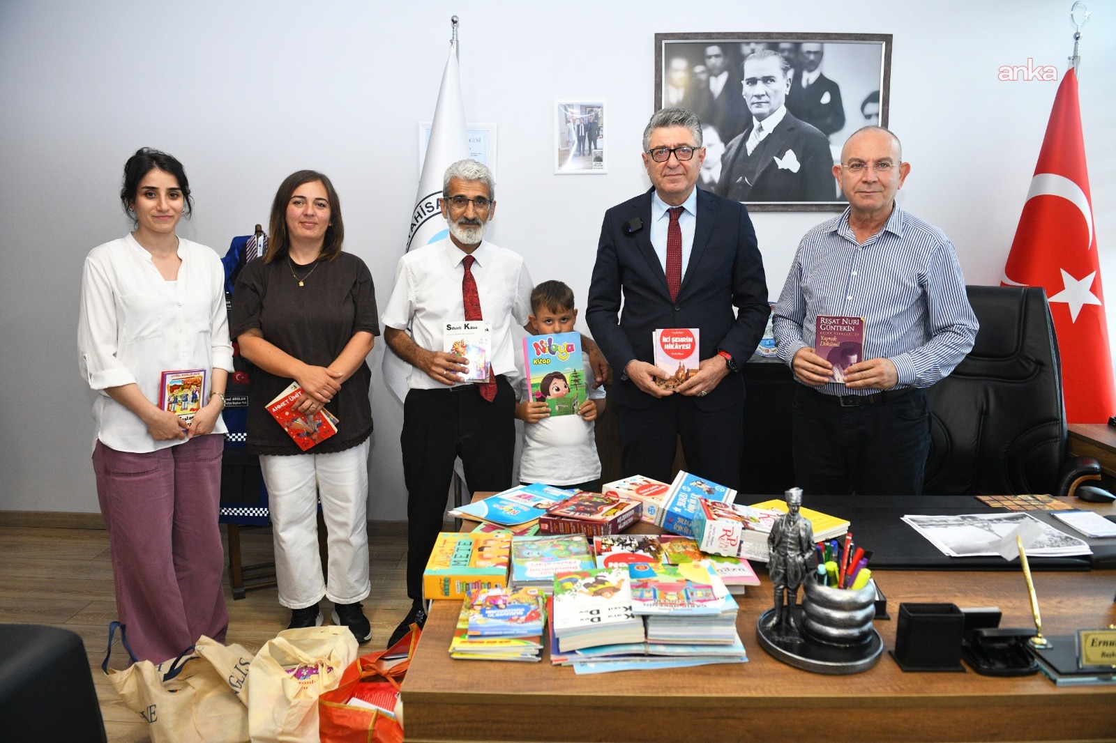 Ortahisar Belediyesi’nin "Bir Kitap, Bin Umut" kampanyasına destekler sürüyor