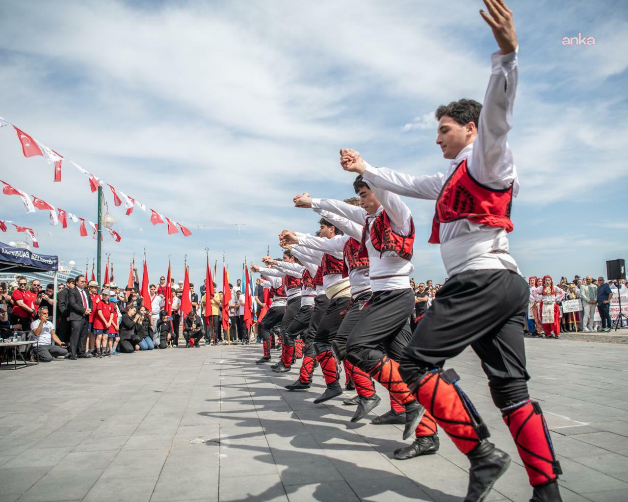 Kuşadası'nda 19 Mayıs coşkuyla kutlanıyor
