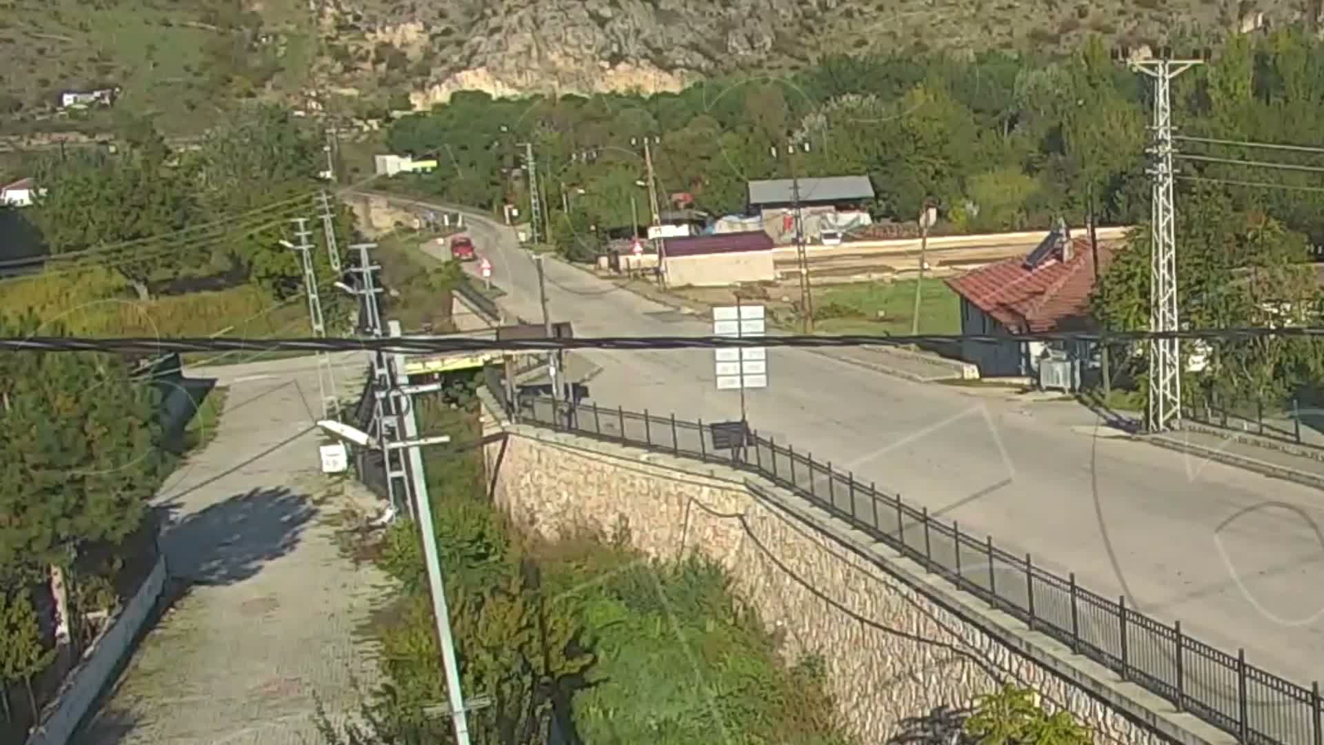 Amasya'da minibüs dere yatağına düştü: 9 yaralı