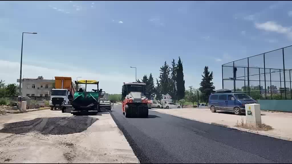 Adıyaman Belediyesi, Karaali Caddesi'nde asfalt serim çalışmalarına başladı