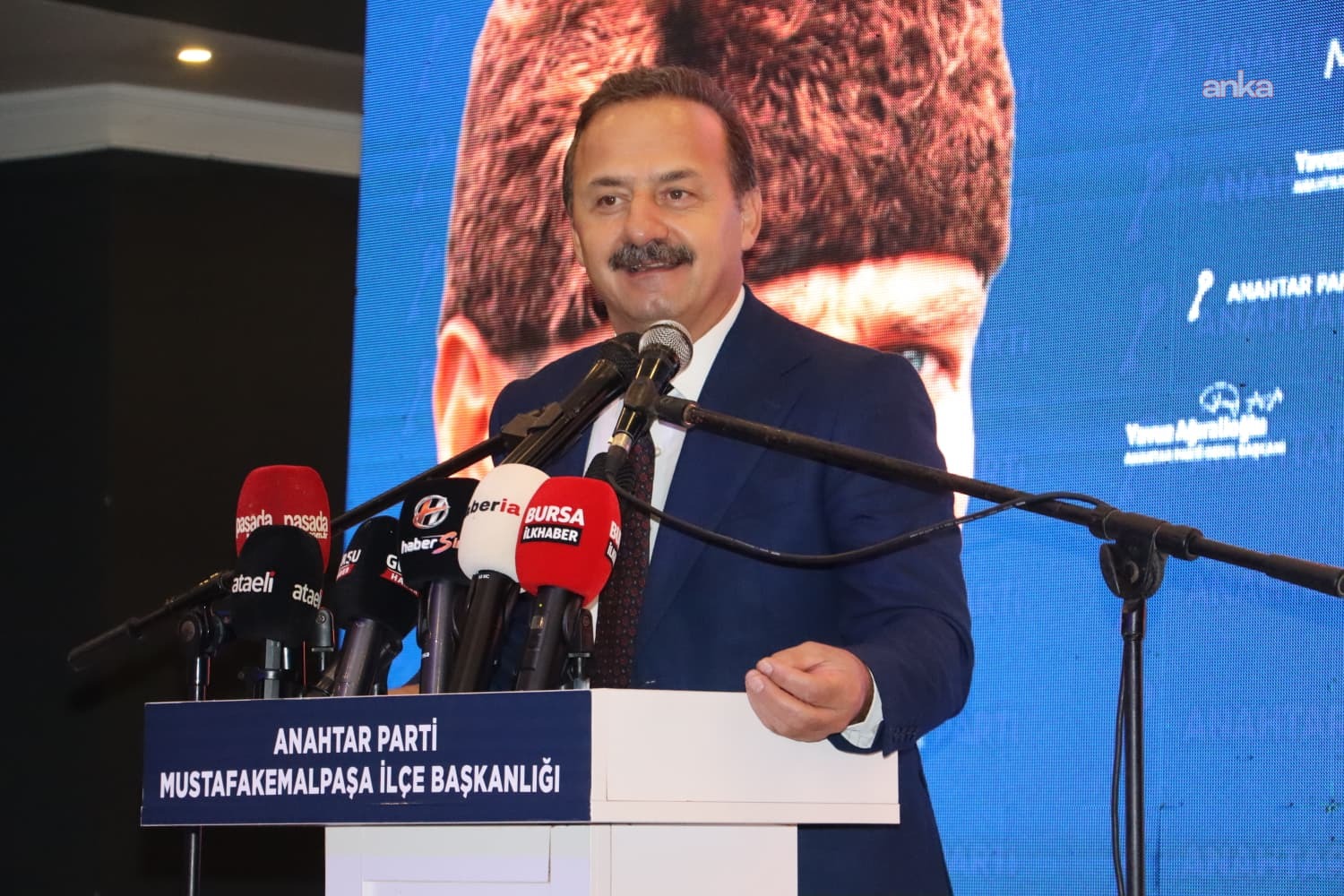 Ağıralioğlu: "Siyaset size vermesi gereken paraları eşine, dostuna, yandaşına kullandırıyor"