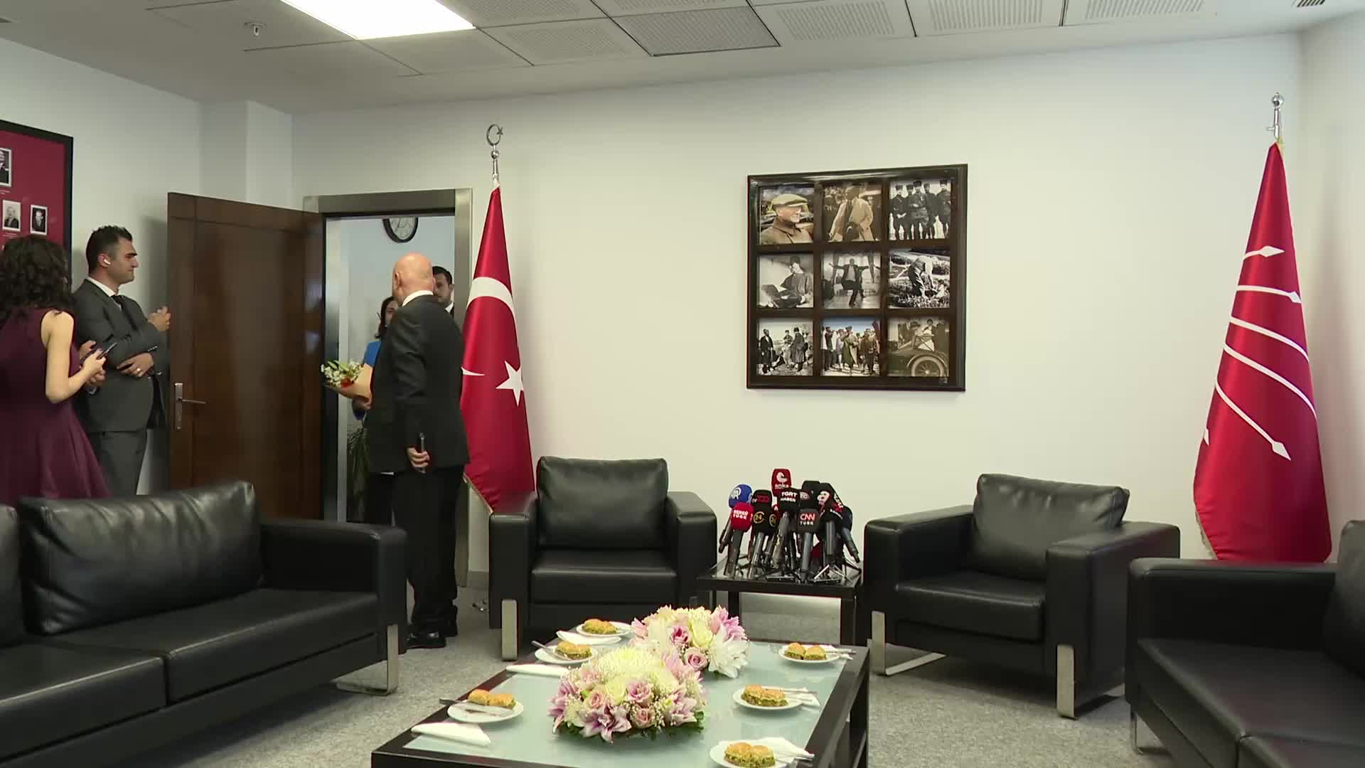 Siyasi partiler arası bayramlaşma... AK Parti heyeti, CHP Genel Merkezi'ni ziyaret etti