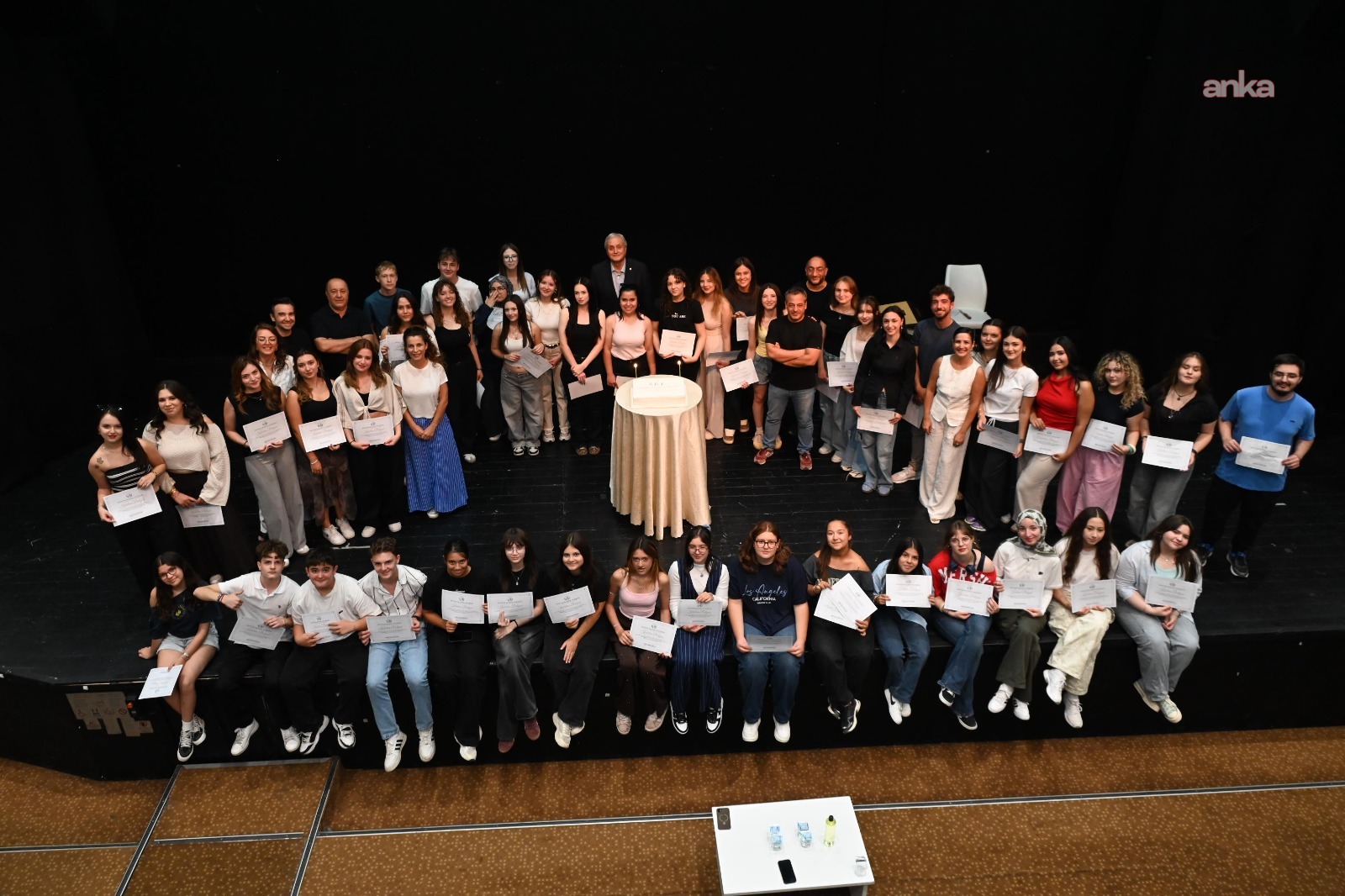 Bozüyük Belediye Tiyatrosu'nda genç oyuncular sertifikalarını aldı