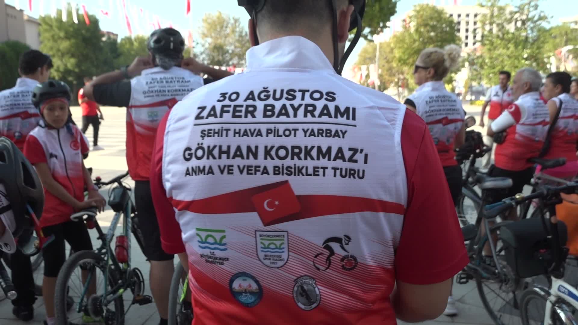 Büyükçekmece’de 30 Ağustos’a özel vefa turu: Şehit Yarbay Gökhan Korkmaz anısına pedal çevirdiler