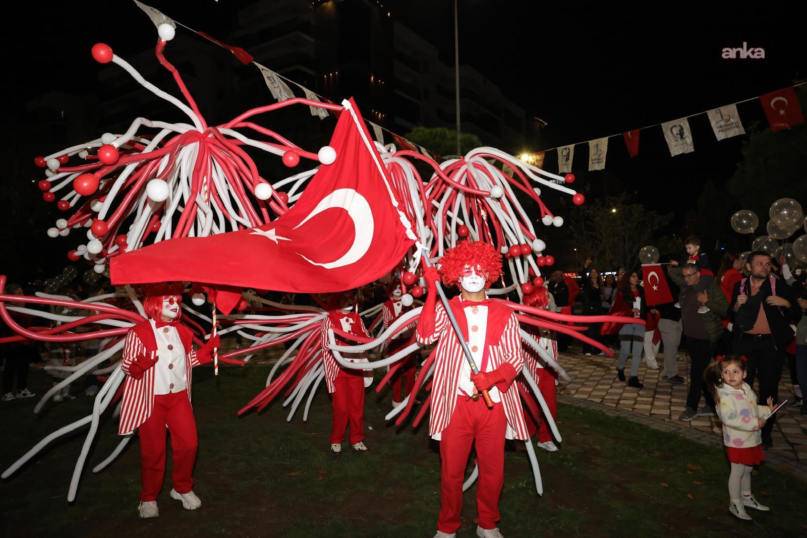 Bayraklı’da Cumhuriyet Bayramı kortej ve Candan Erçetin konseriyle kutlandı