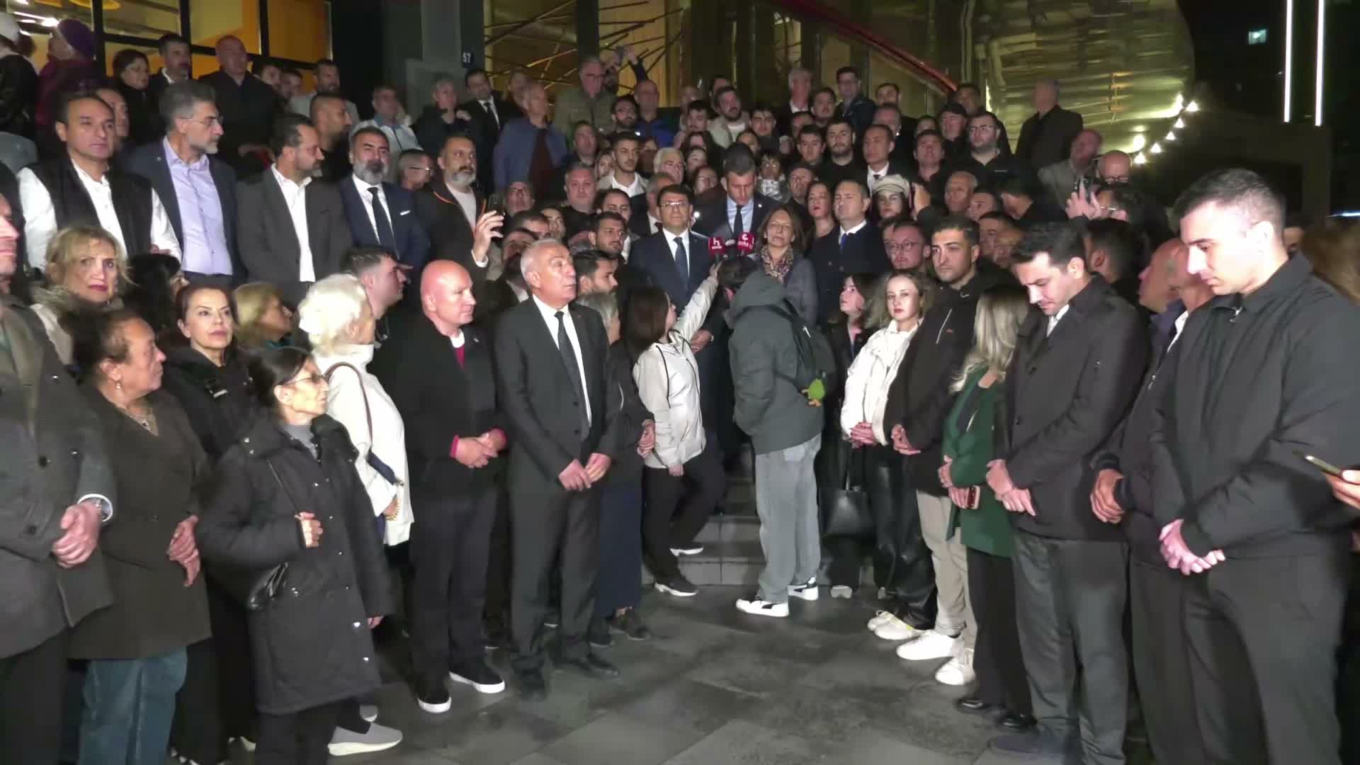 YENİ Parti Ankara İl Örgütü'nden Halk TV önünde eylem: Cumhuriyetin temellerine müdahale söz konusu
